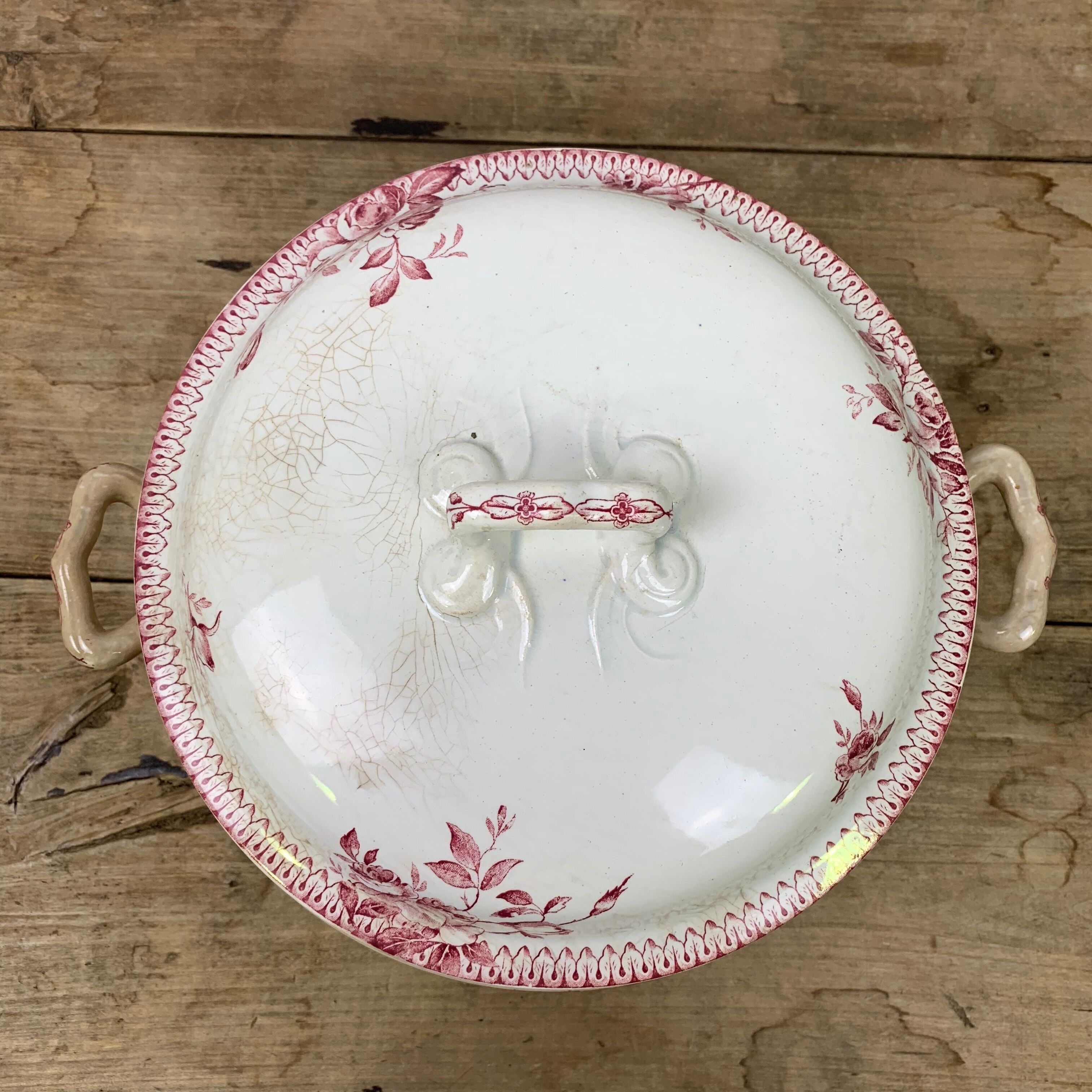 Gien porcelain tureen model Pomponnette