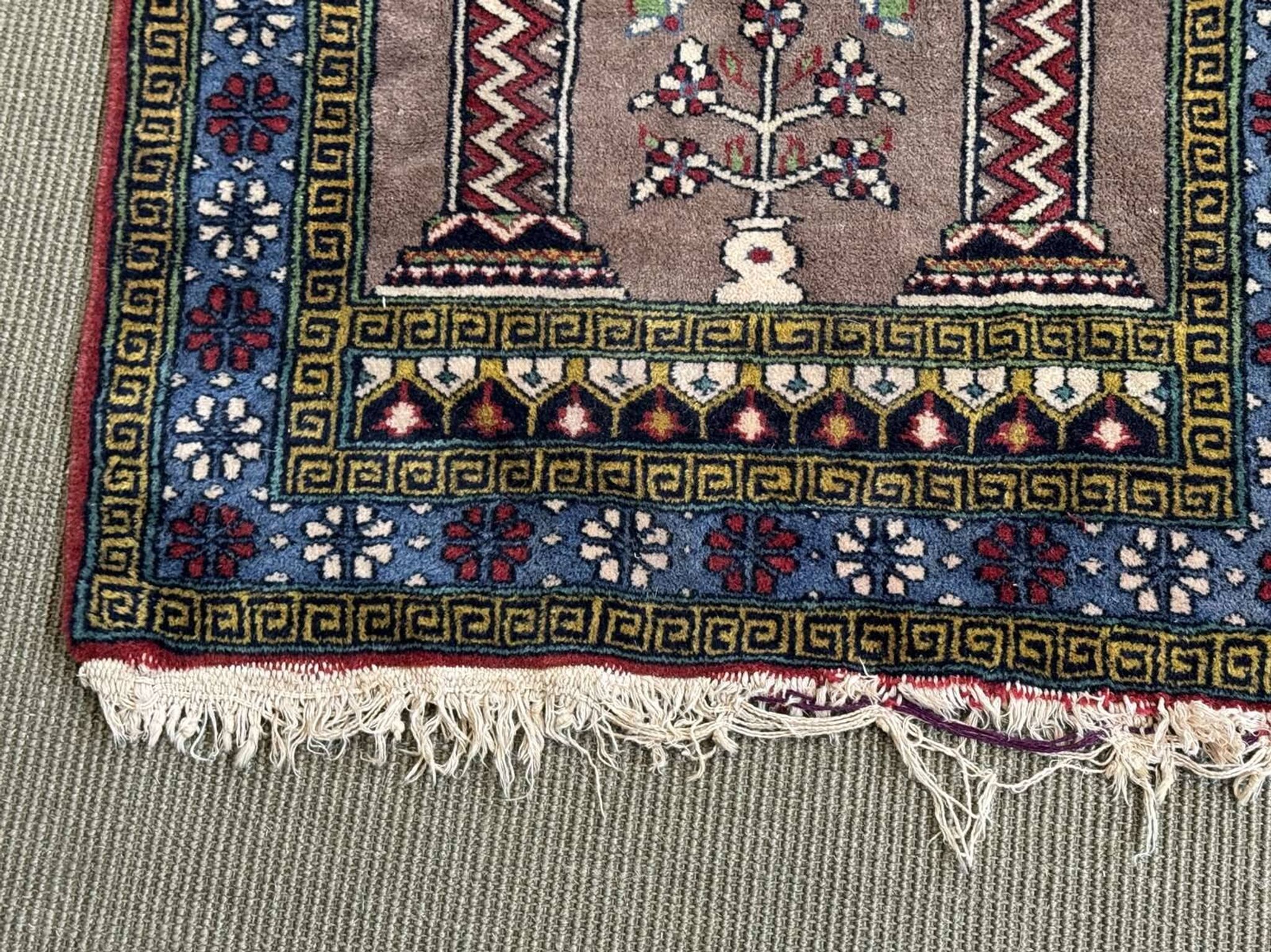 Handmade wool Iranian carpet - 1.26m x 0.75m