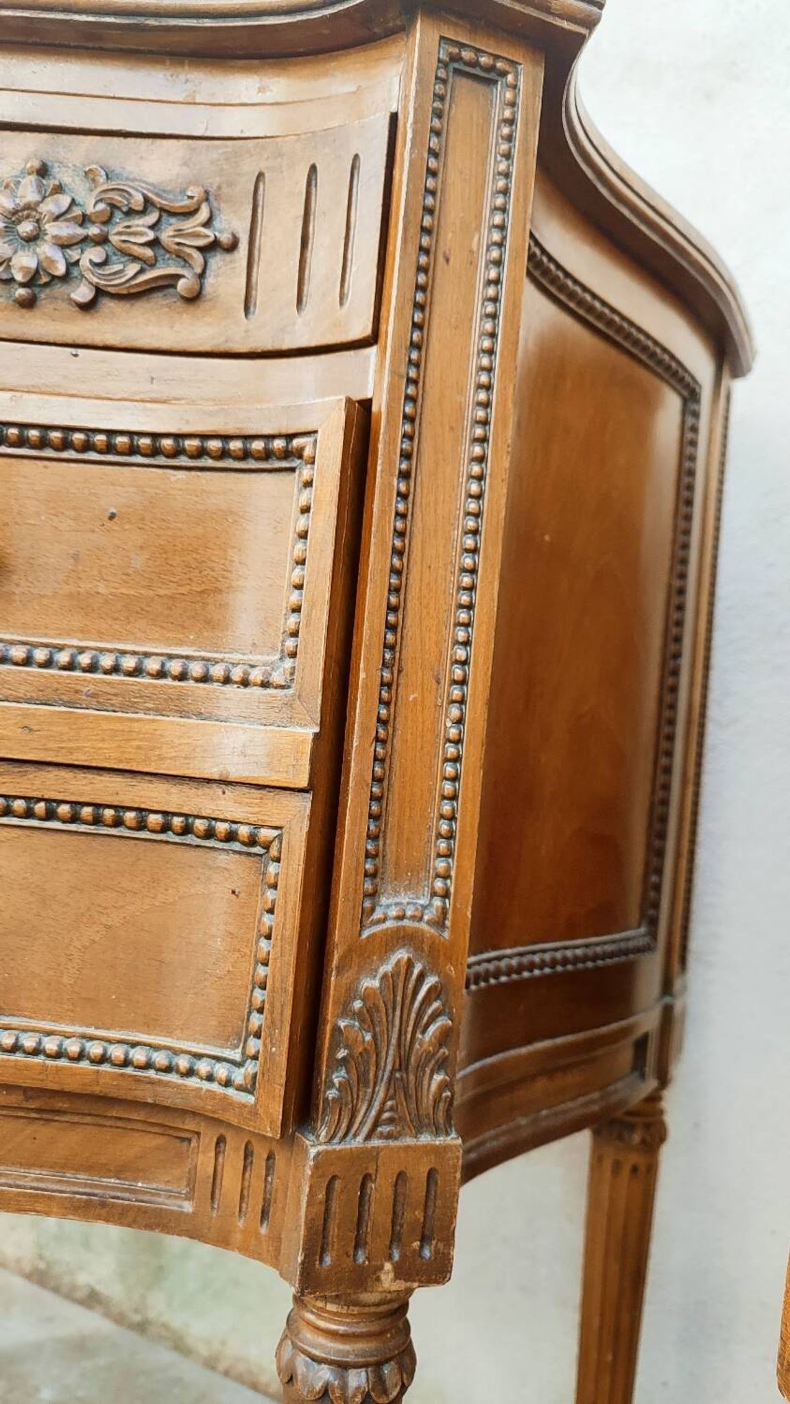 Pair of bow-fronted chests of drawers in walnut