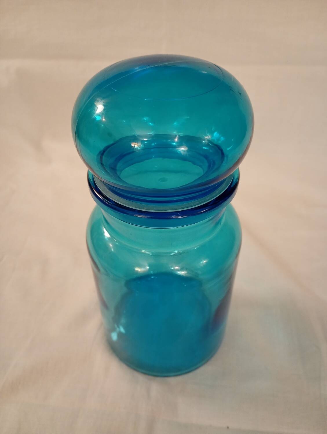 Ariel glass pot