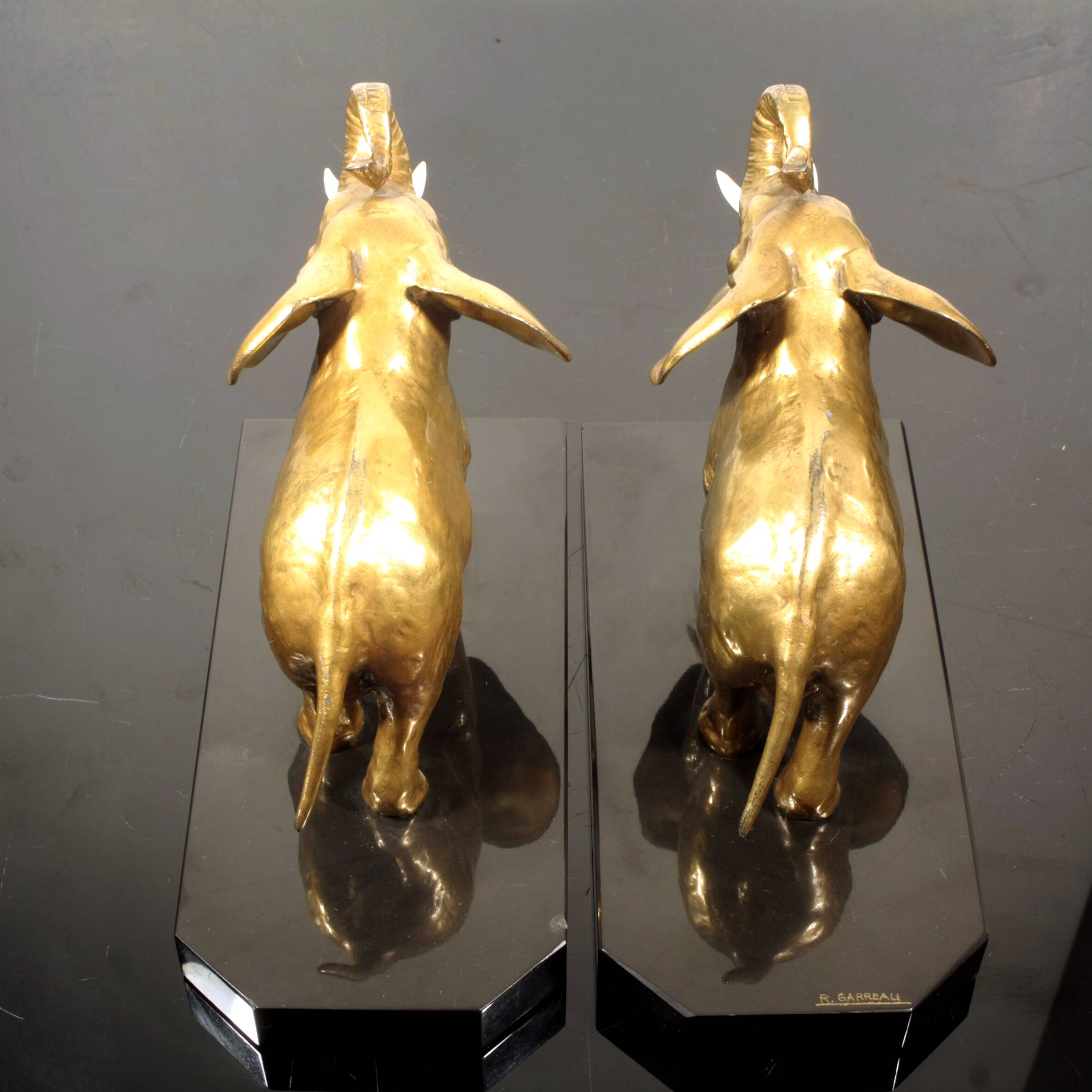 Elephant bookend "r garreau"