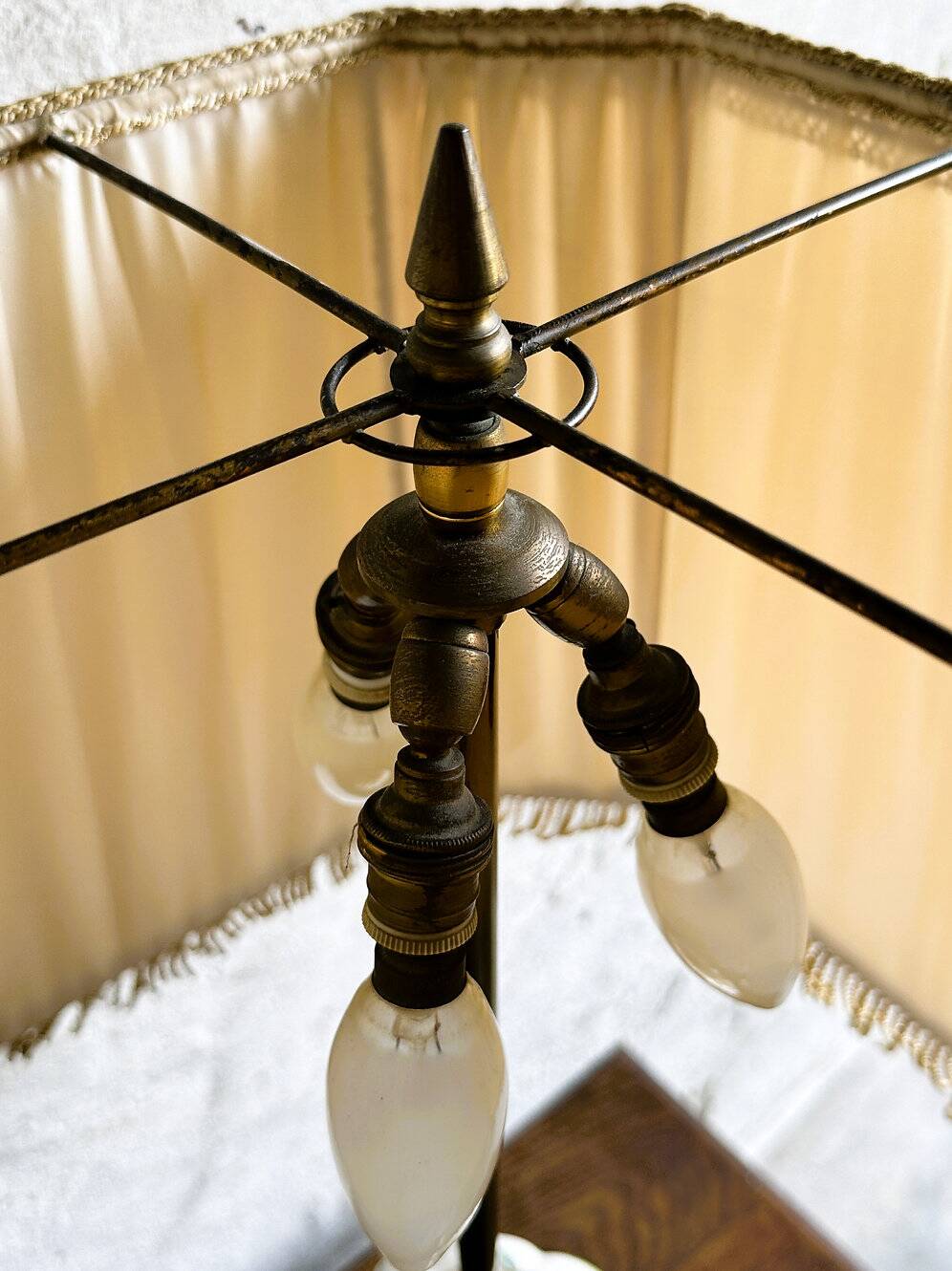 Porcelaine de Paris with exotic birds porcelain table lamp, 1950s.