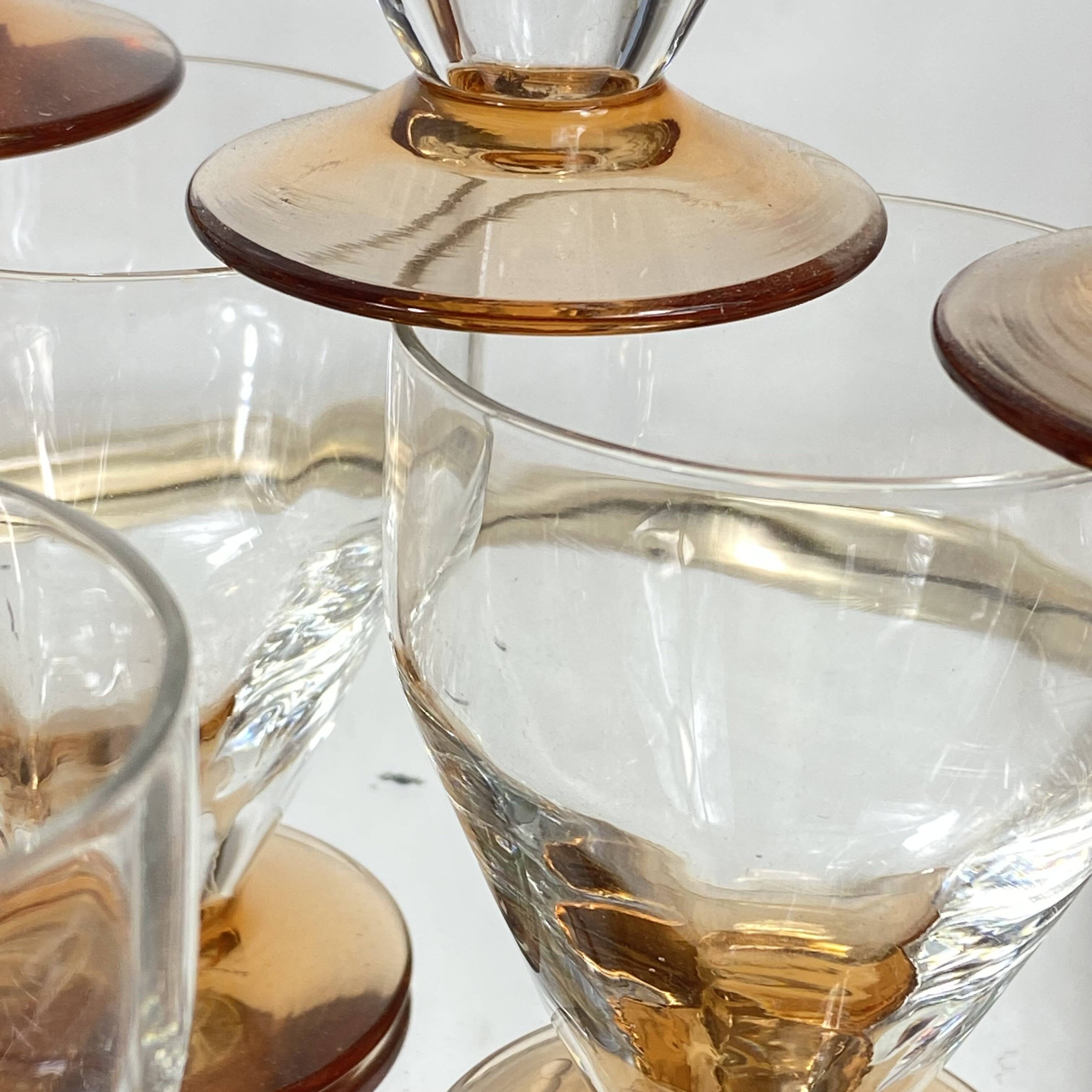 9 Art Deco wine or water glasses with amber stems, 9 cl.