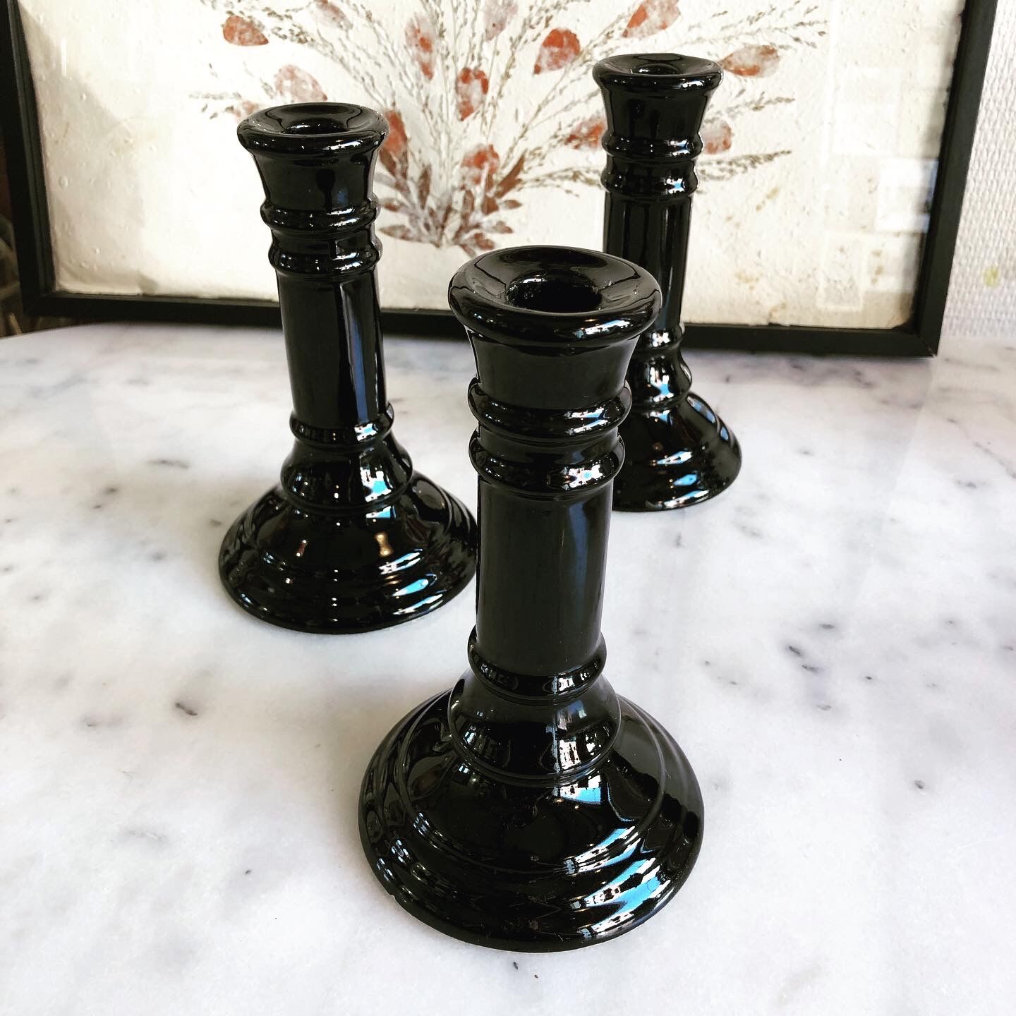 Trio de bougeoirs en porcelaine noire