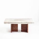 Table basse ou table d'appoint vintage. Marbre. France, années 60.
