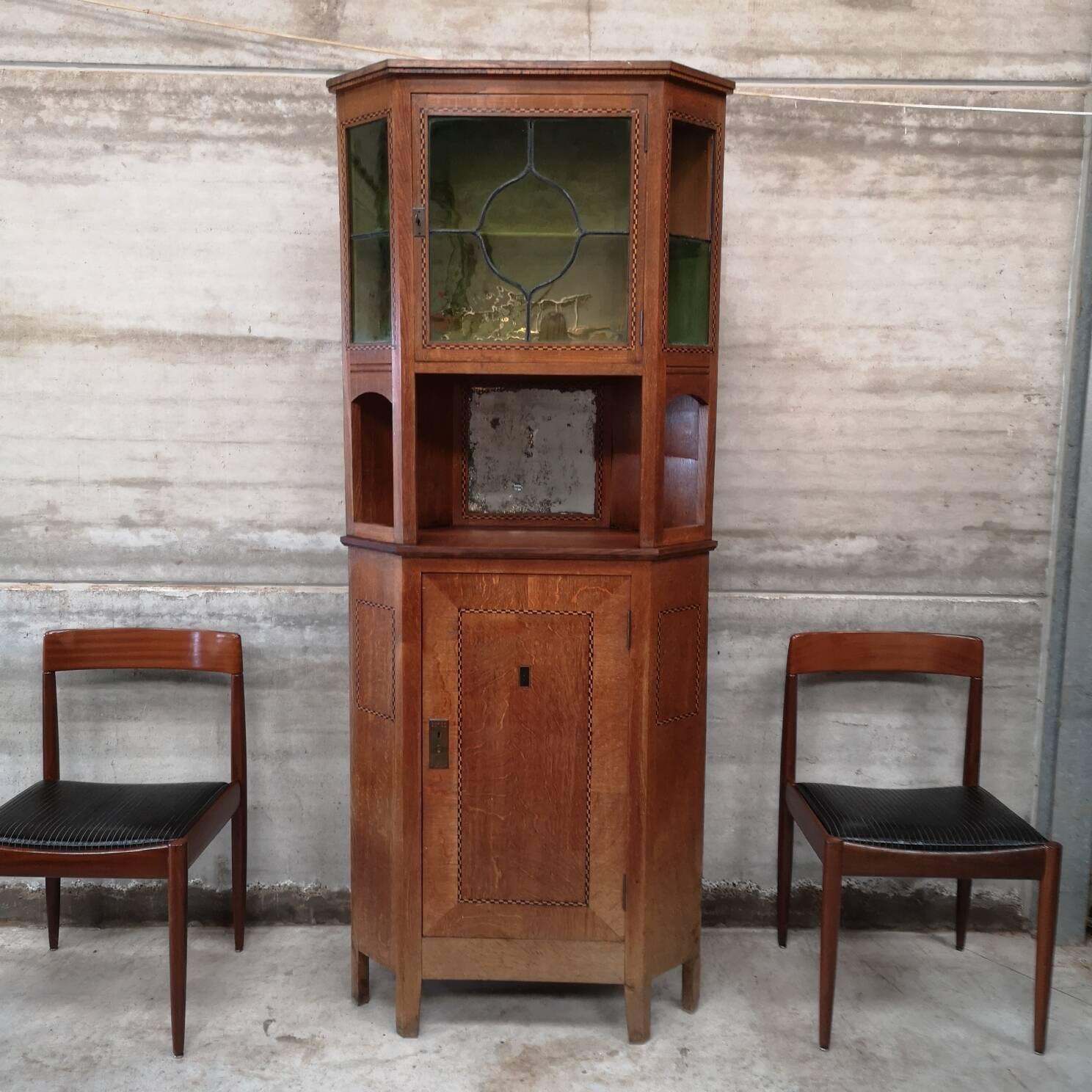 Corner cabinet oak art craft art nouveau 1920
