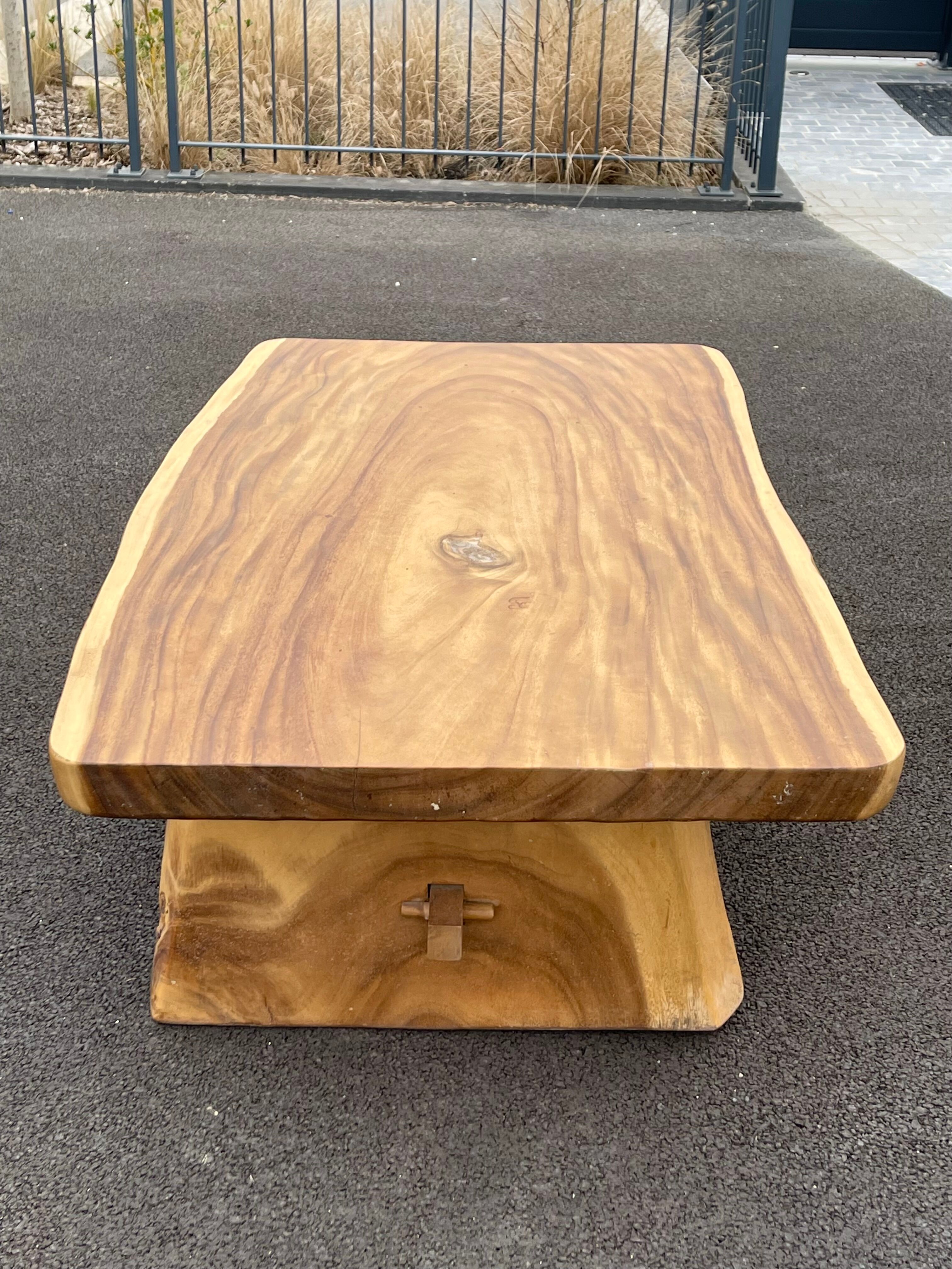 Coffee table in solid Suar
