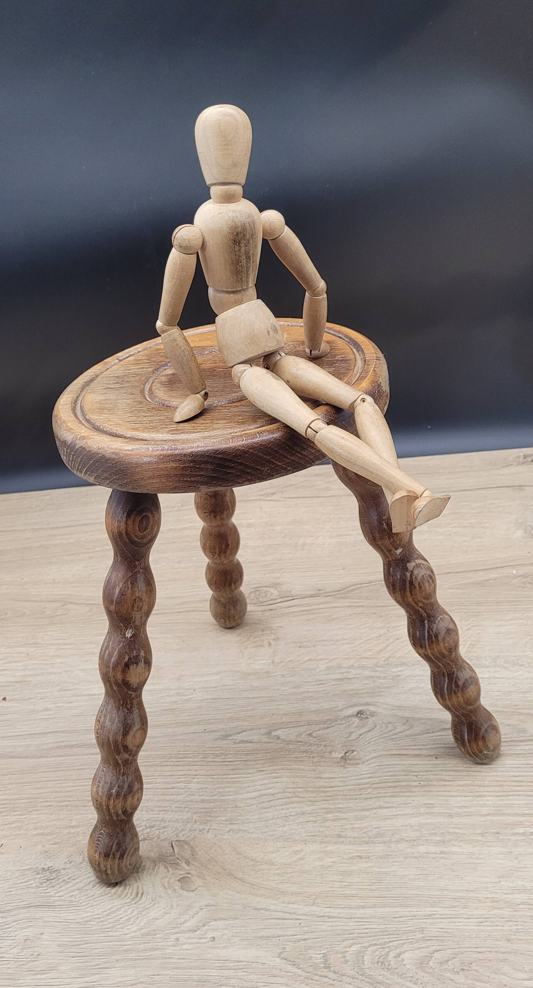 Tabouret tripode pieds boules