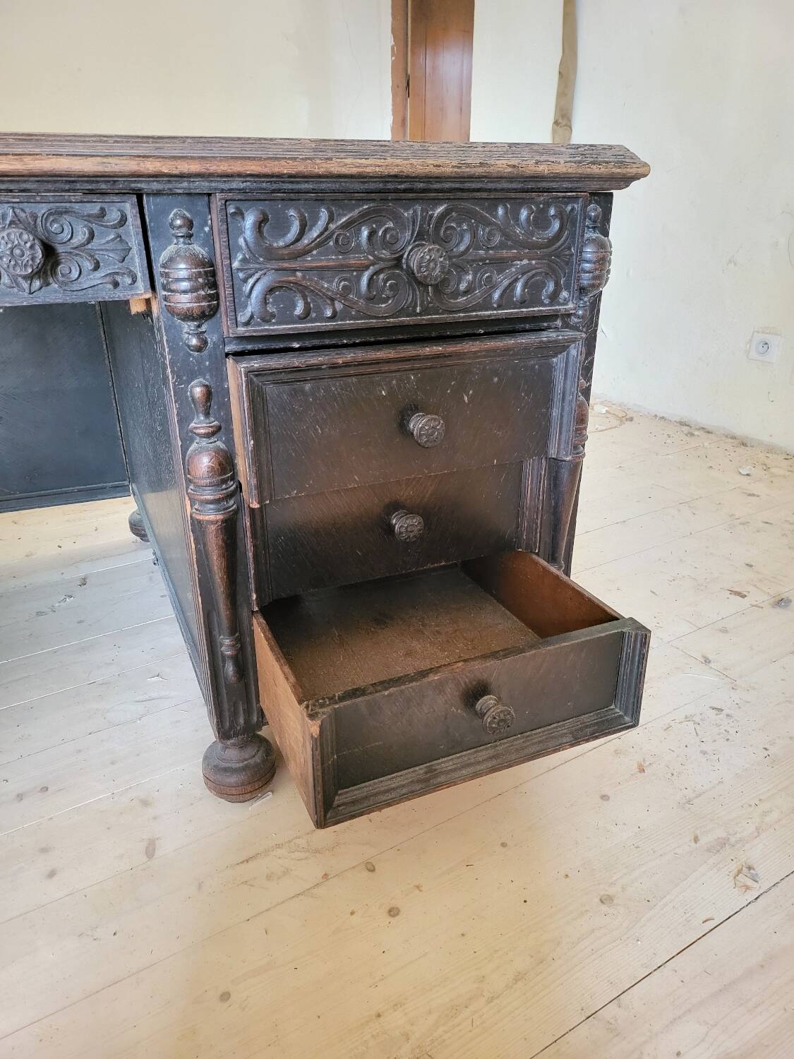 Important antique American desk in carved wood – circa 1900 –