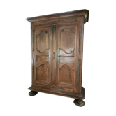 Regency period wardrobe 1715-1723 in solid walnut