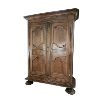 Armoire d'époque Régence 1715-1723 en noyer massif