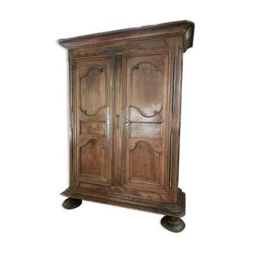 Regency period wardrobe 1715-1723 in solid walnut