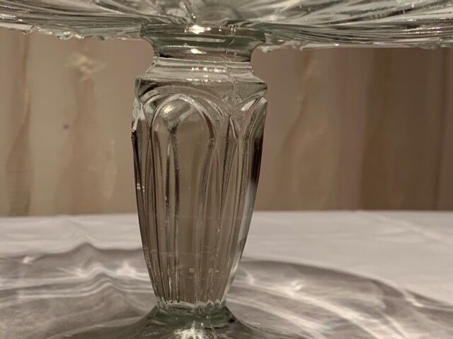 Pie dish and bubbled glass cakes on foot in excellent condition