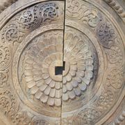 Plafond en bois sculpté