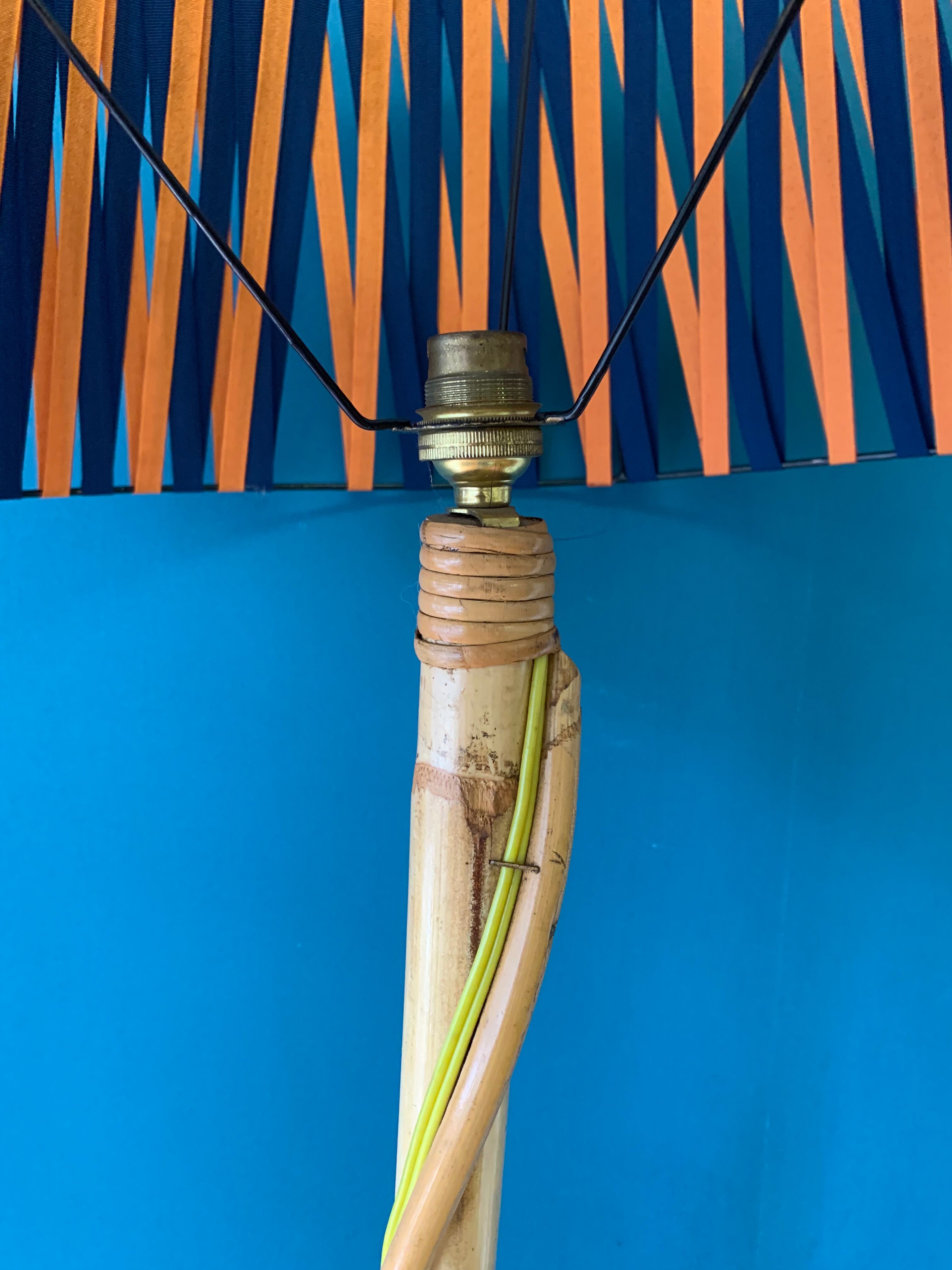 Lampadaire liseuse vintage en rotin