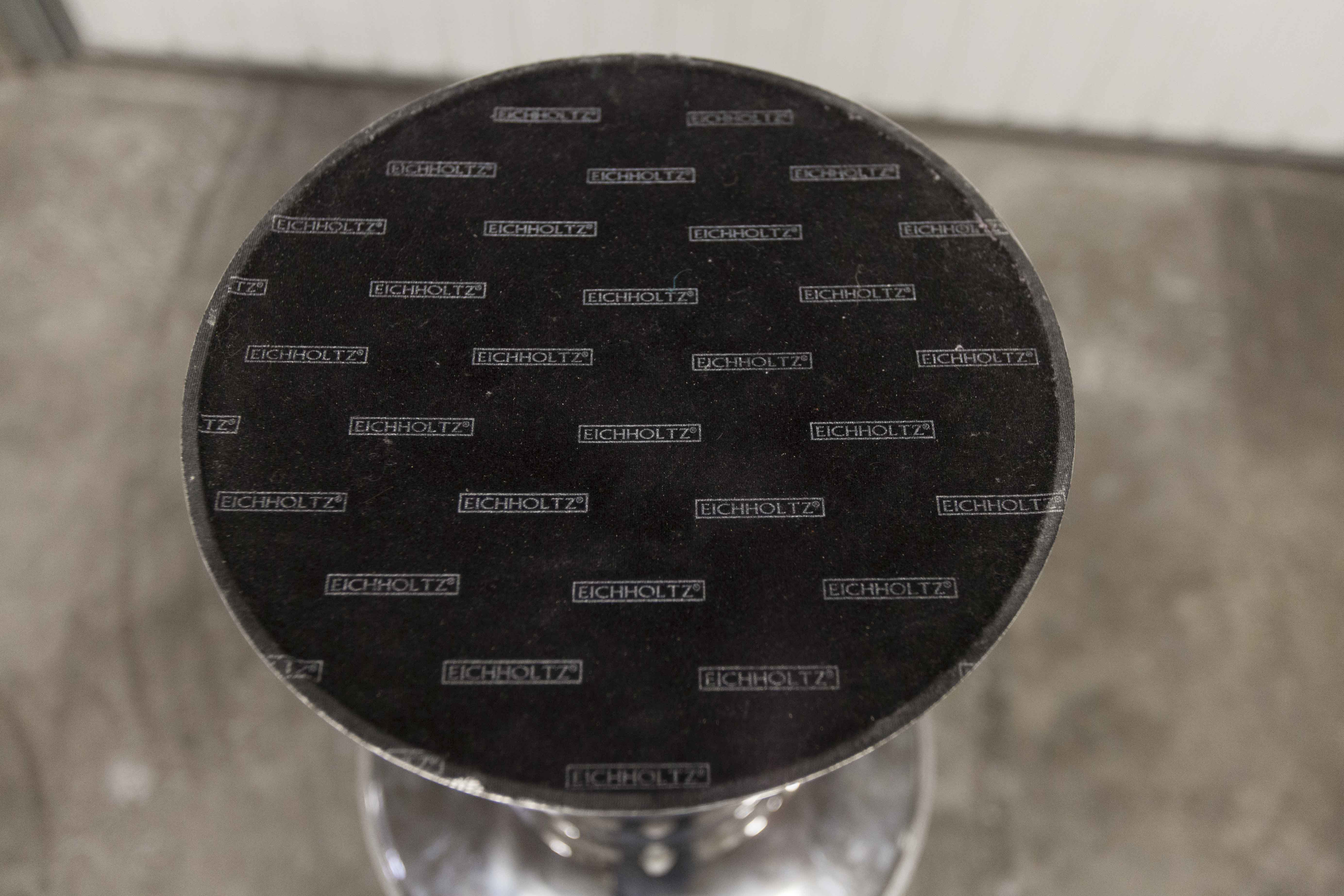 Paire de tabourets aluminium chromé Eichholtz 2000