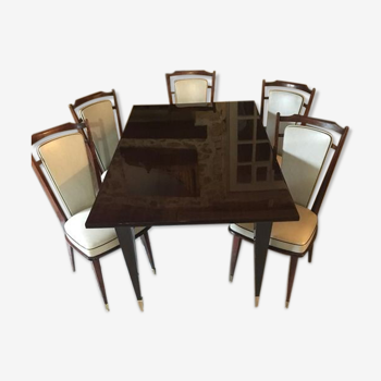 Full dining room: Extendable table and six chairs