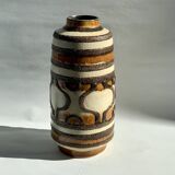 Ceramic vase, 70