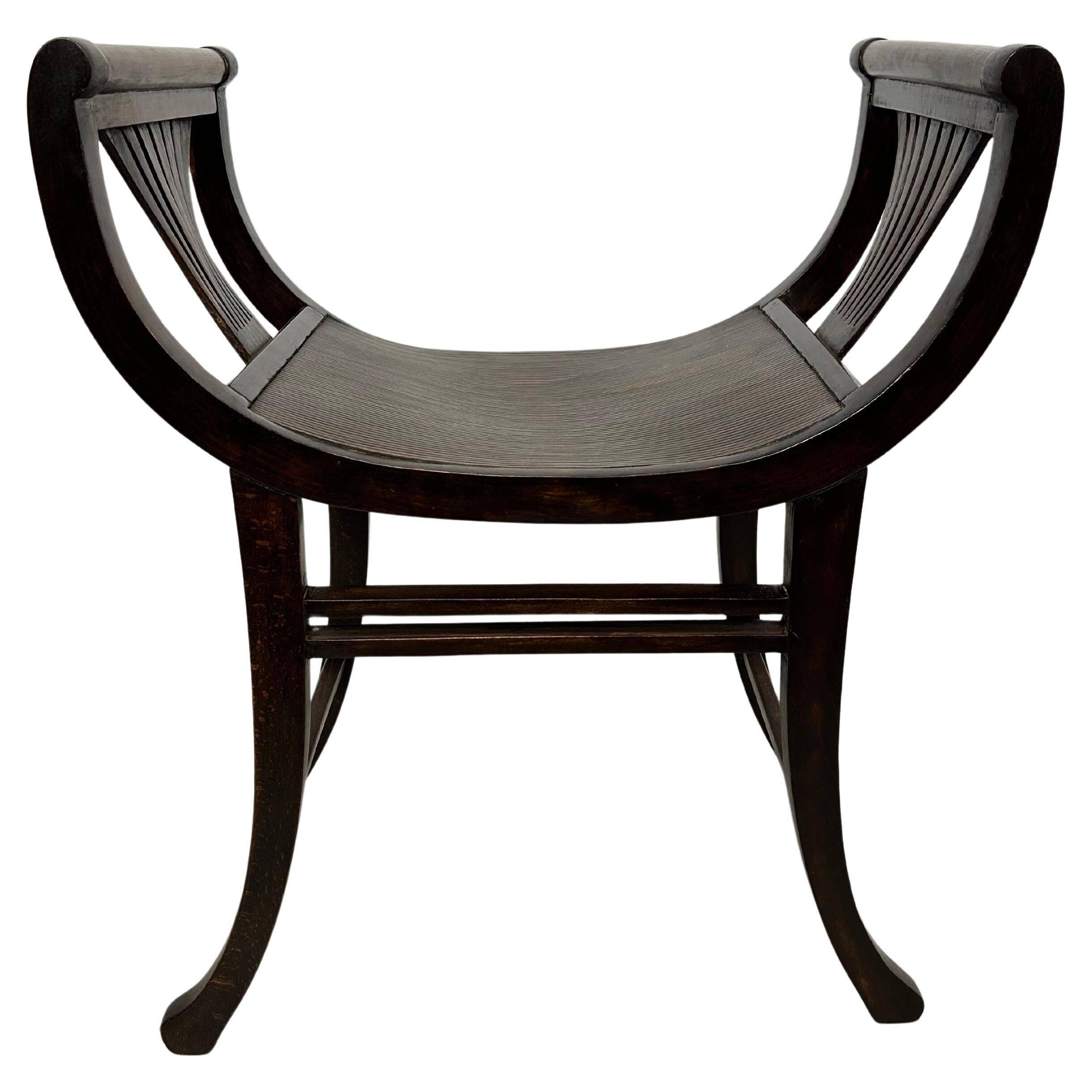 Causeuse no.6623 par Thonet