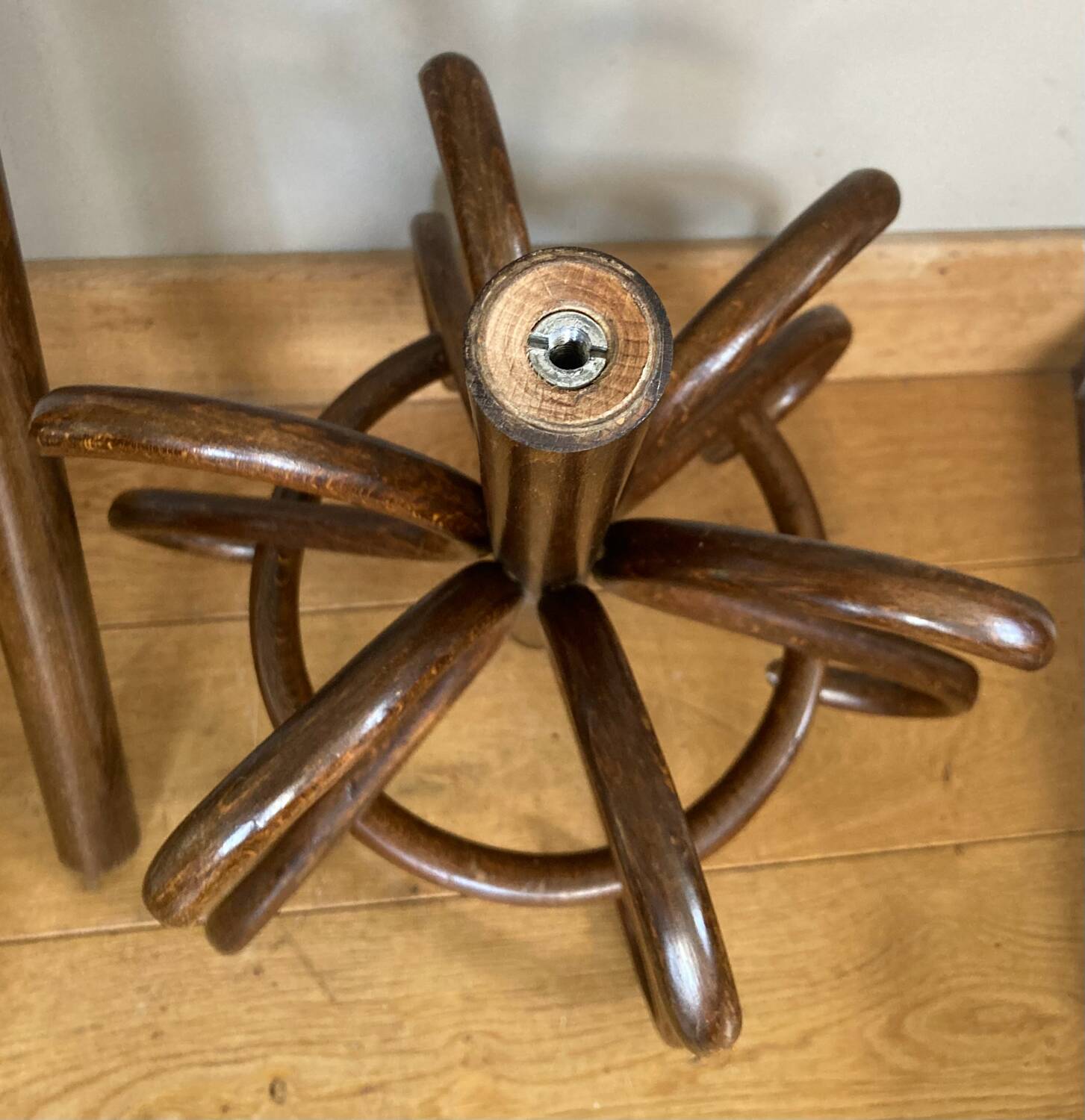 Perroquet coat rack from the mid-20th century (deliverable)
