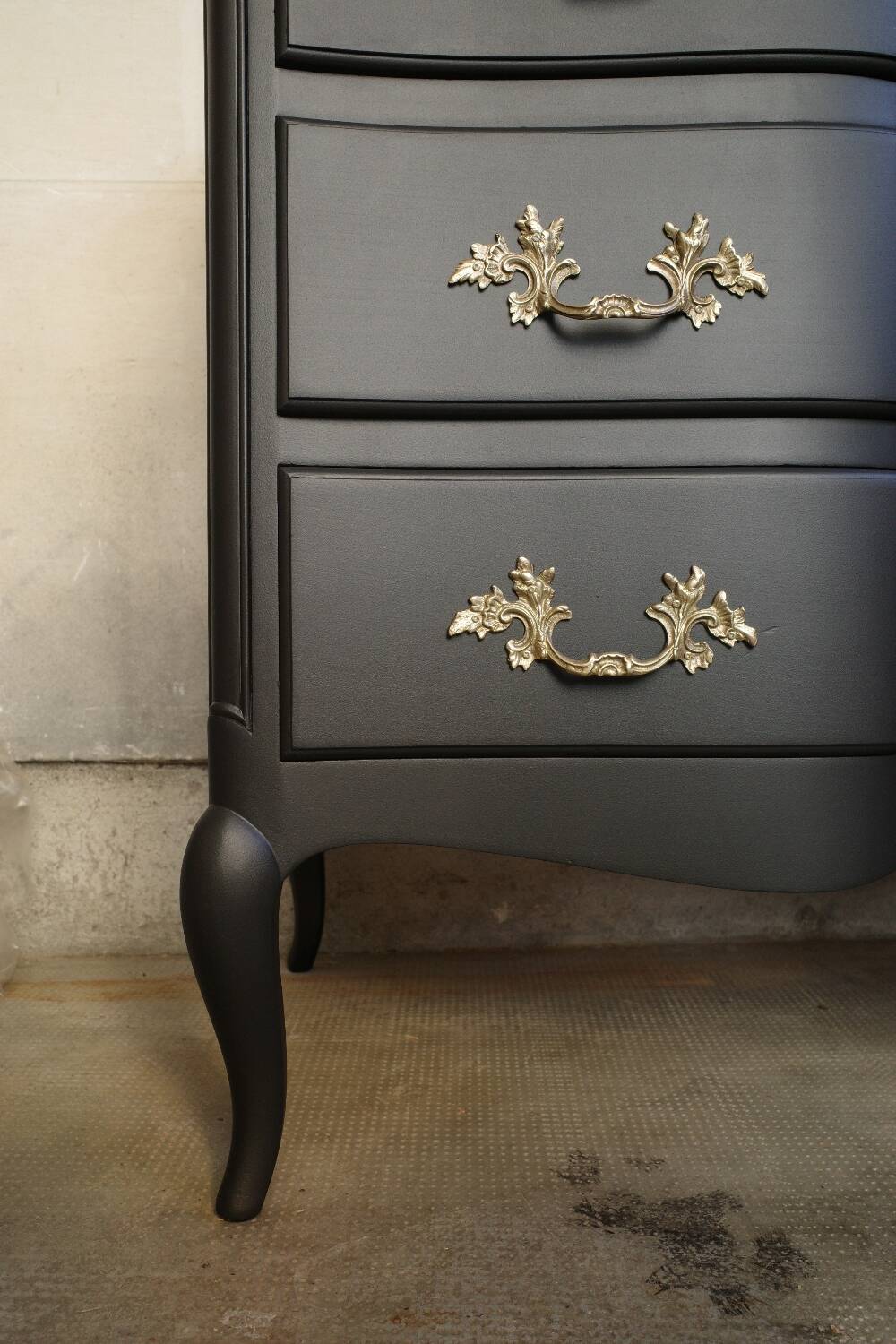 Black vintage chest of drawers
