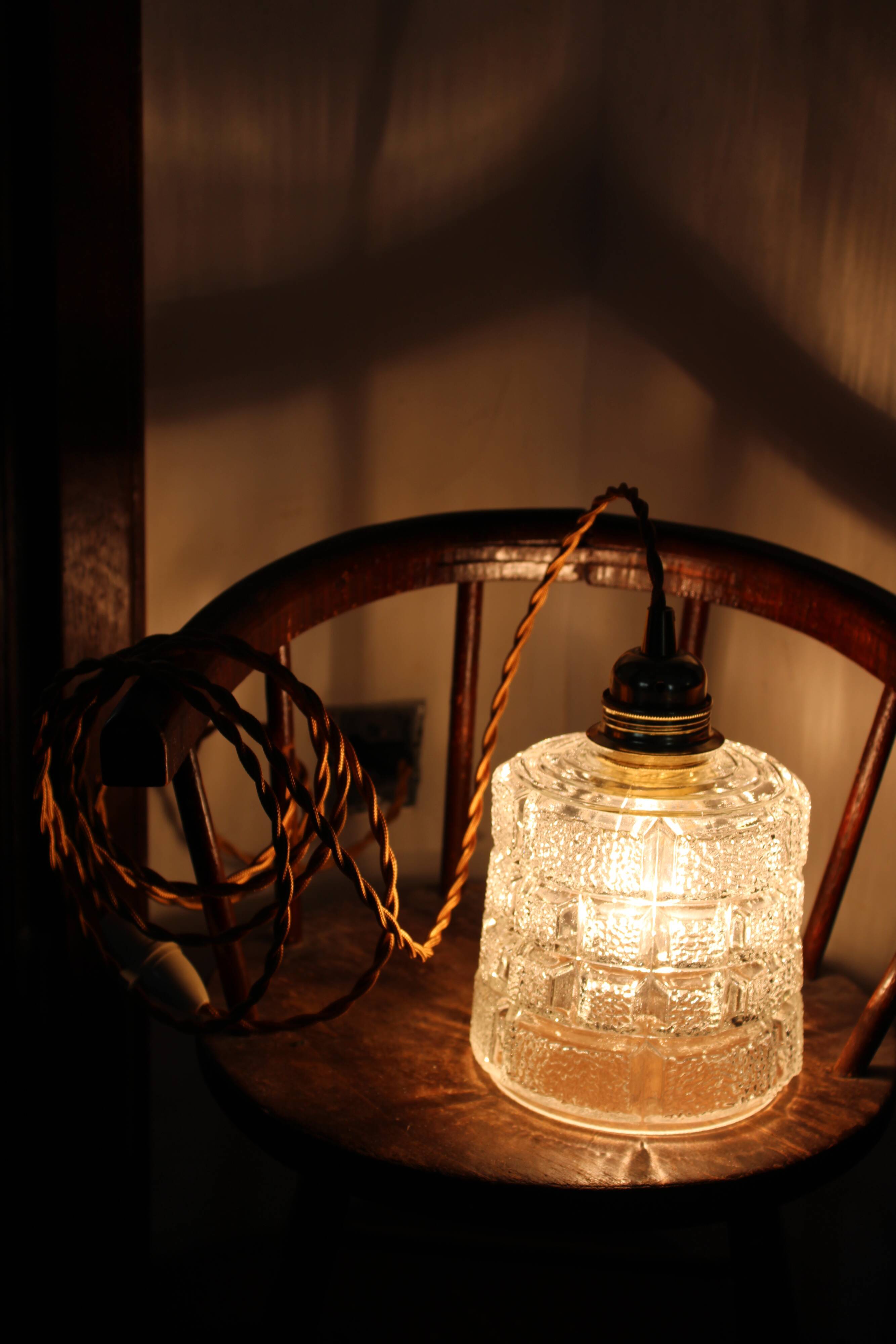 Moulded glass walk-in lamp