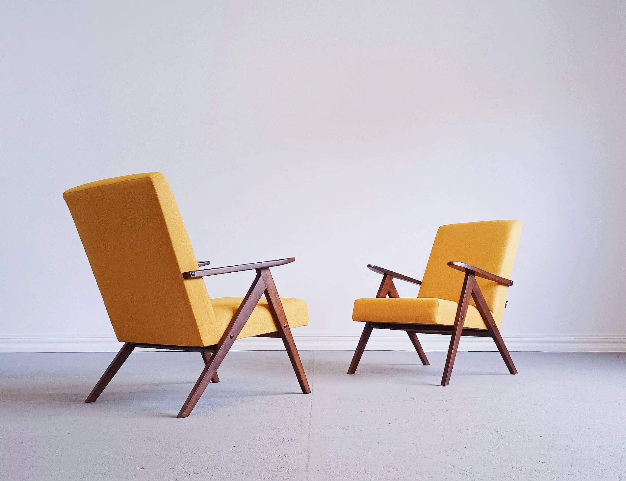 Mid Century Easy Chair Model B 310 Var in Yellow Tweed