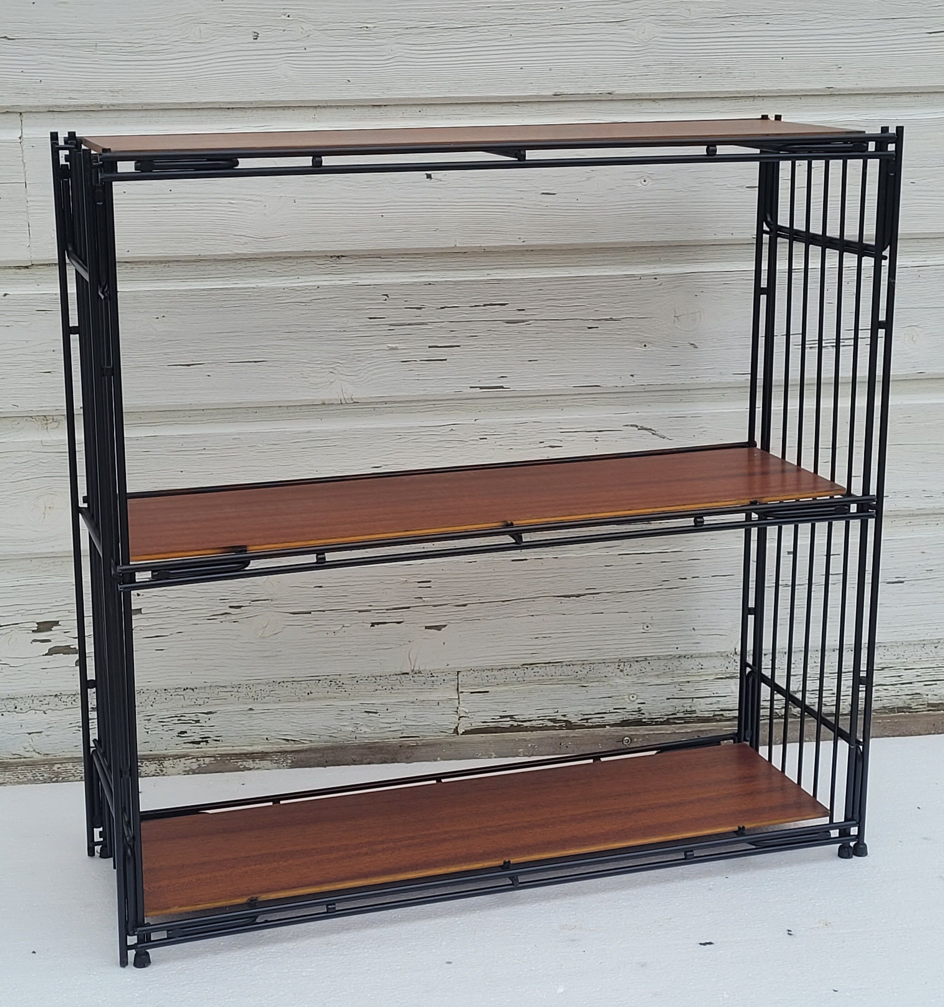 Vintage modular shelf with installation or wall Multistrux of Multimeuble lacquered steel, 1960