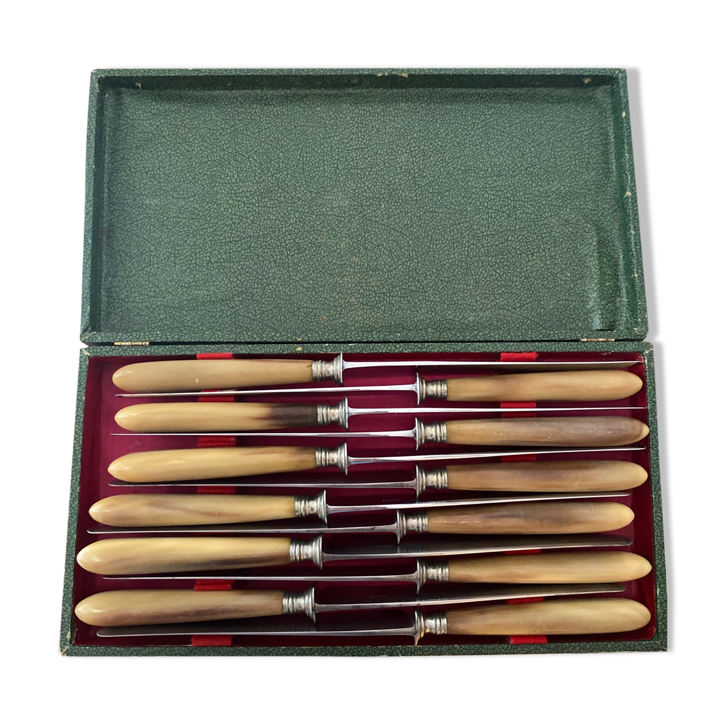 12 Paris horn knives