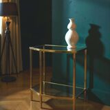 Table d'appoint italienne demi-hexagonale en laiton des années 1970.