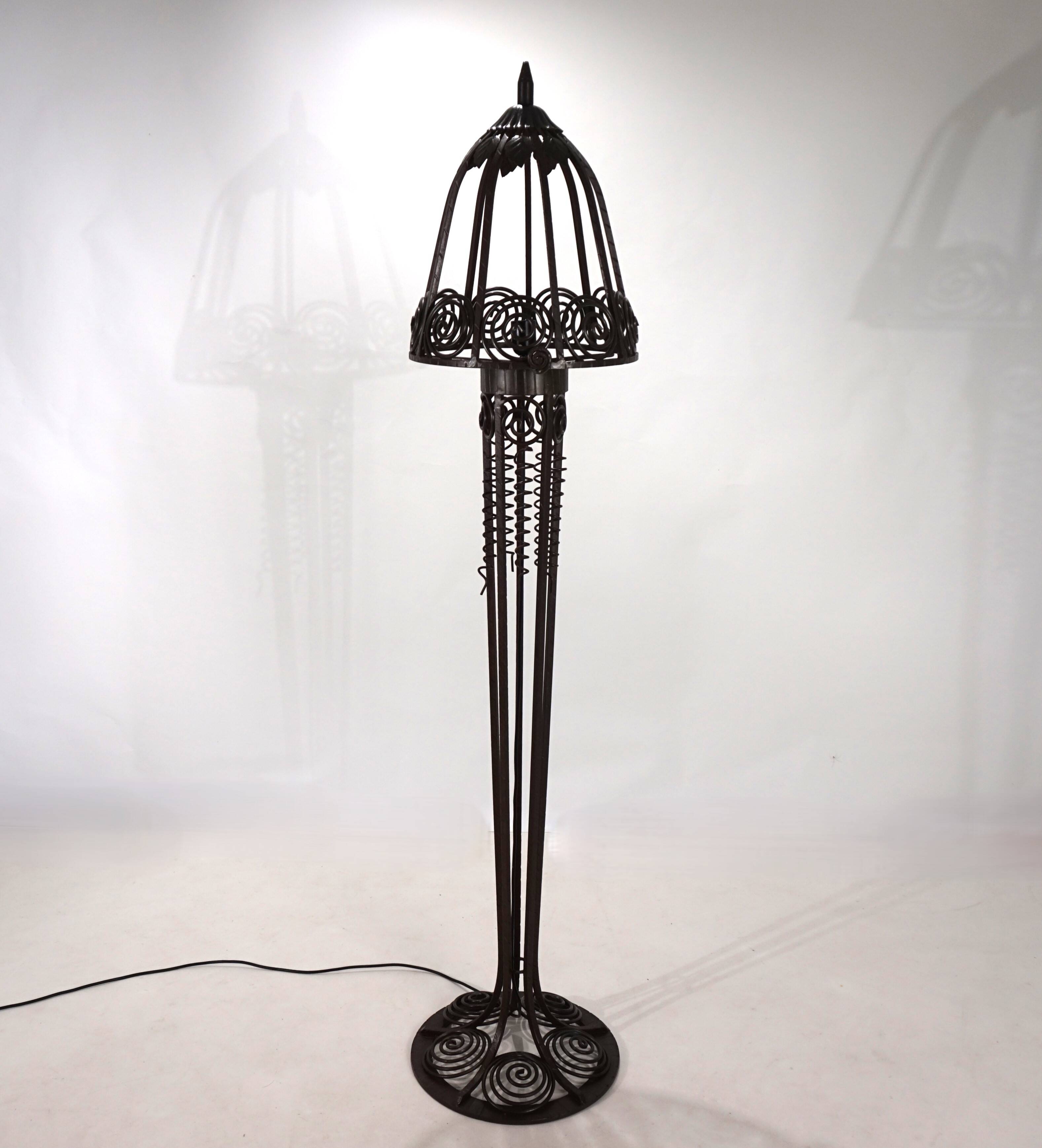 Lampadaire Art Nouveau en fer forgé, 1920