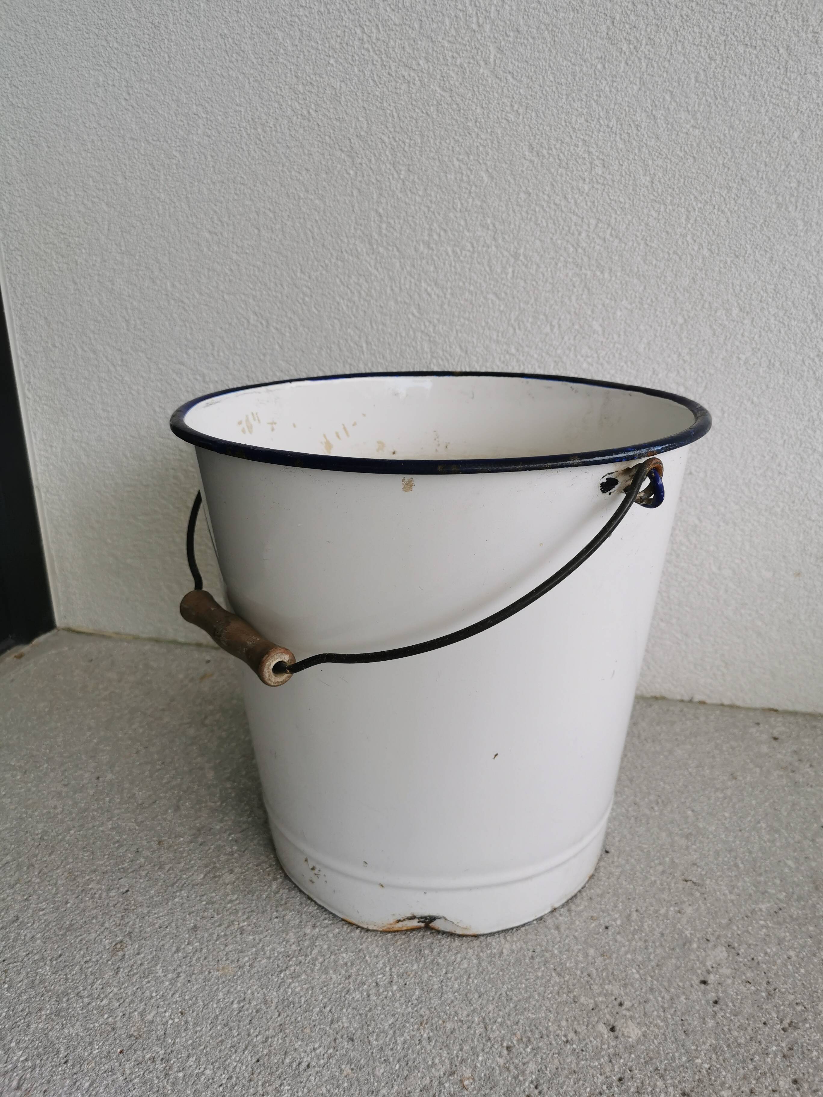 Set of 4 Vintage White Enamel Bucket Planter: 1970s EMO Celje Yugoslavia