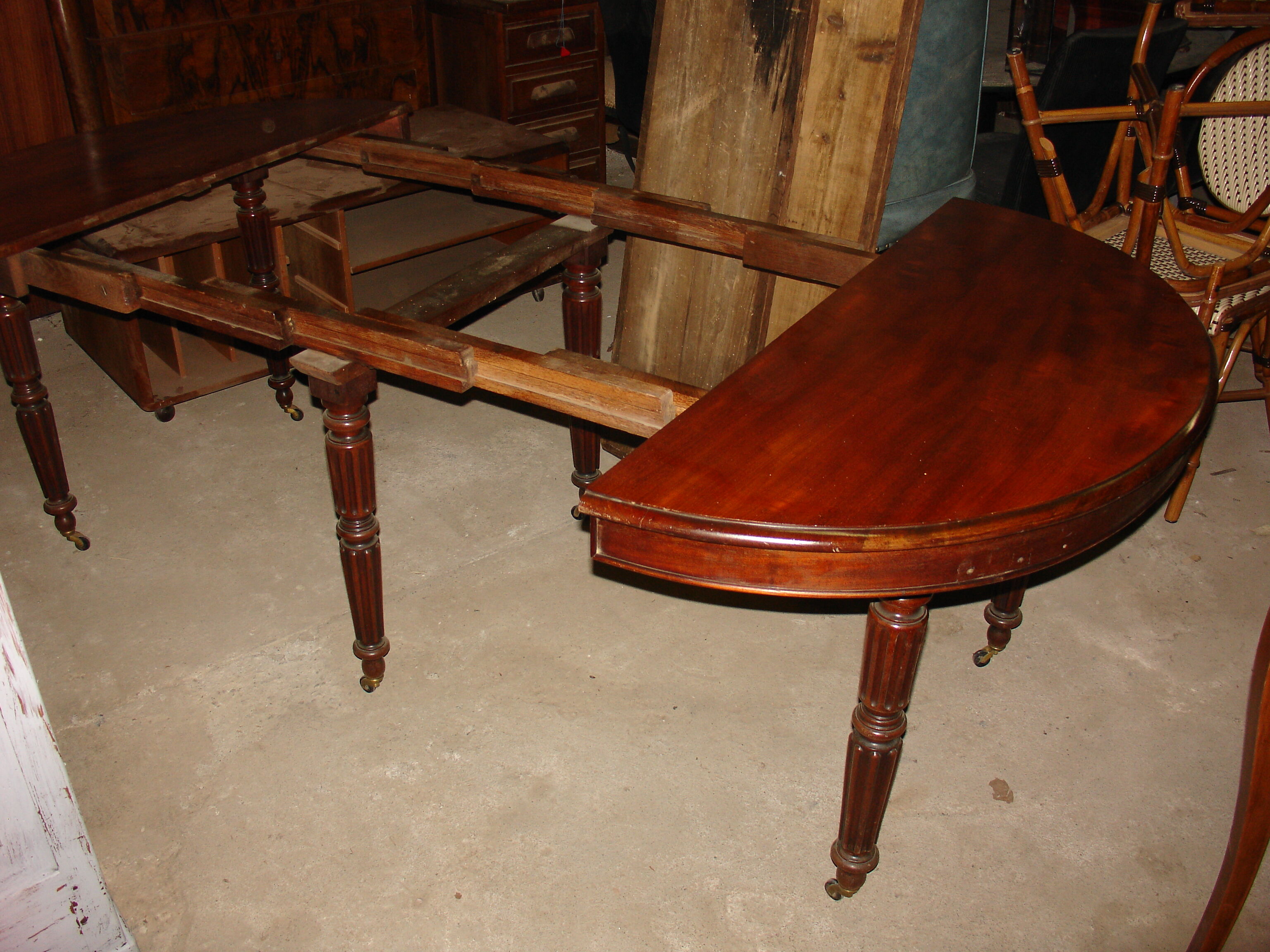 Table 6 pieds à bandeau époque Louis Philippe en acajou de cuba