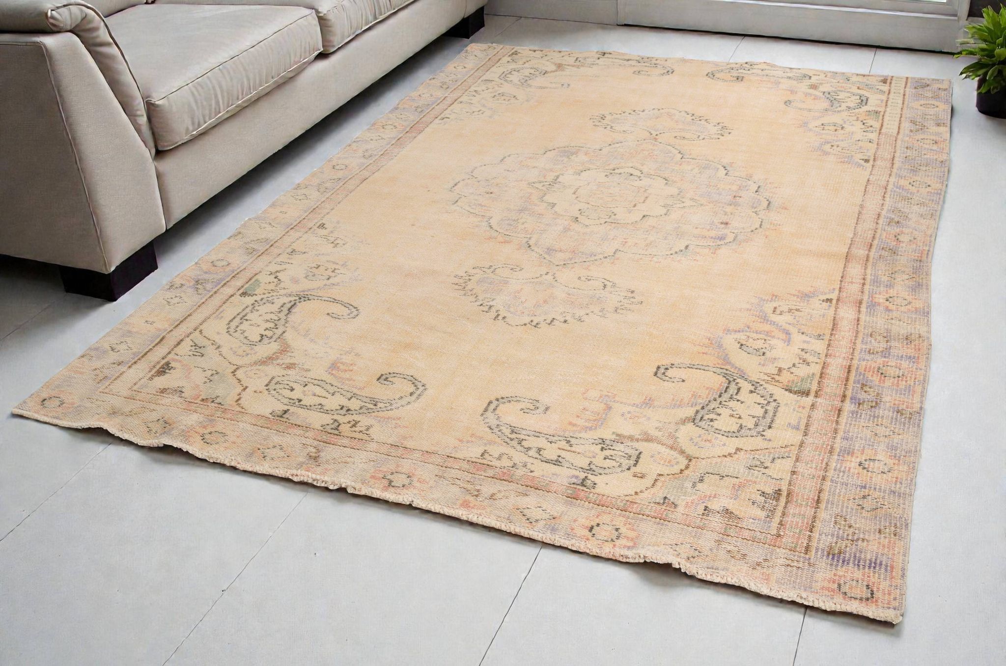 Tapis d'aire vintage Oushak floral