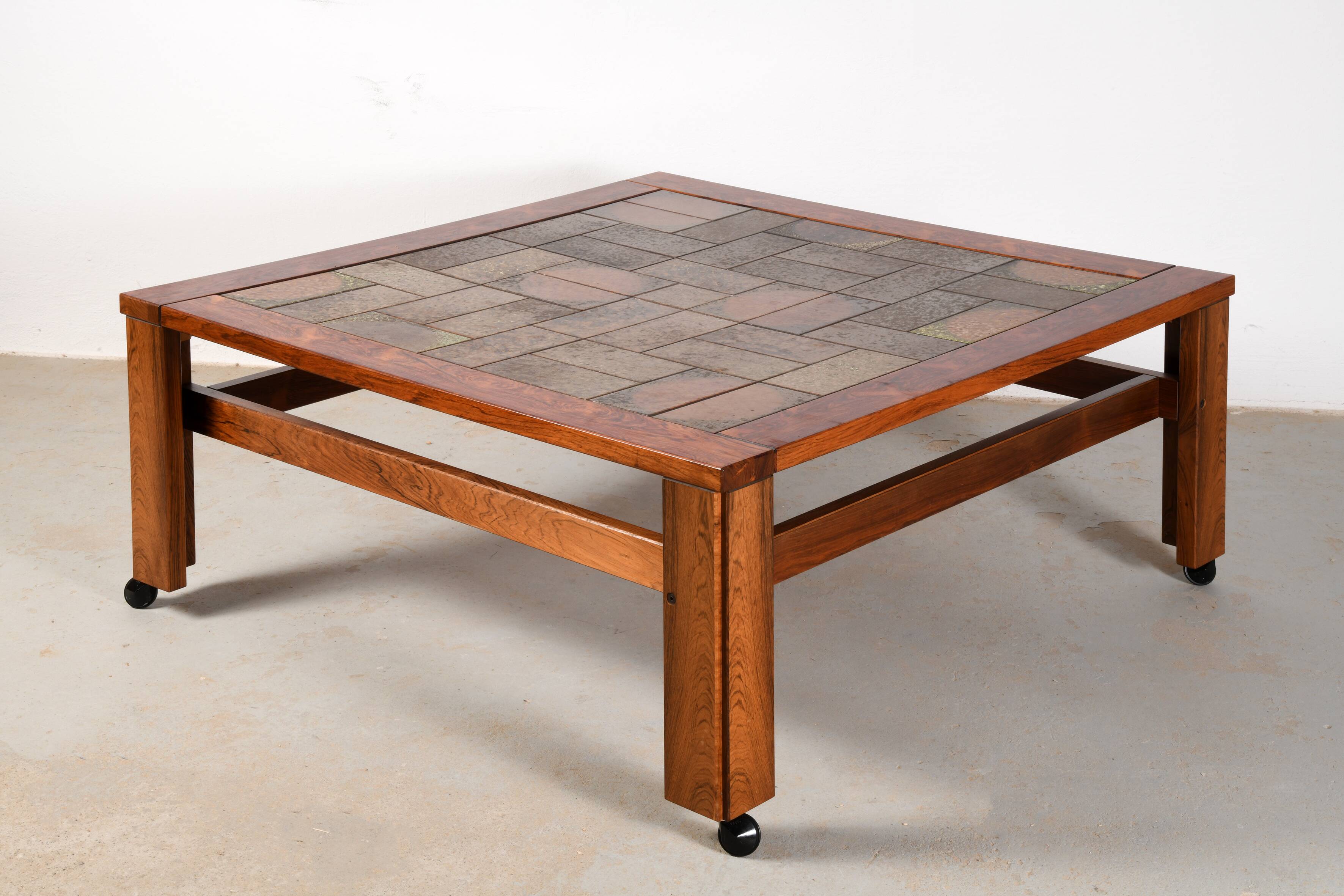 Scandinavian coffee table in rosewood and ceramic