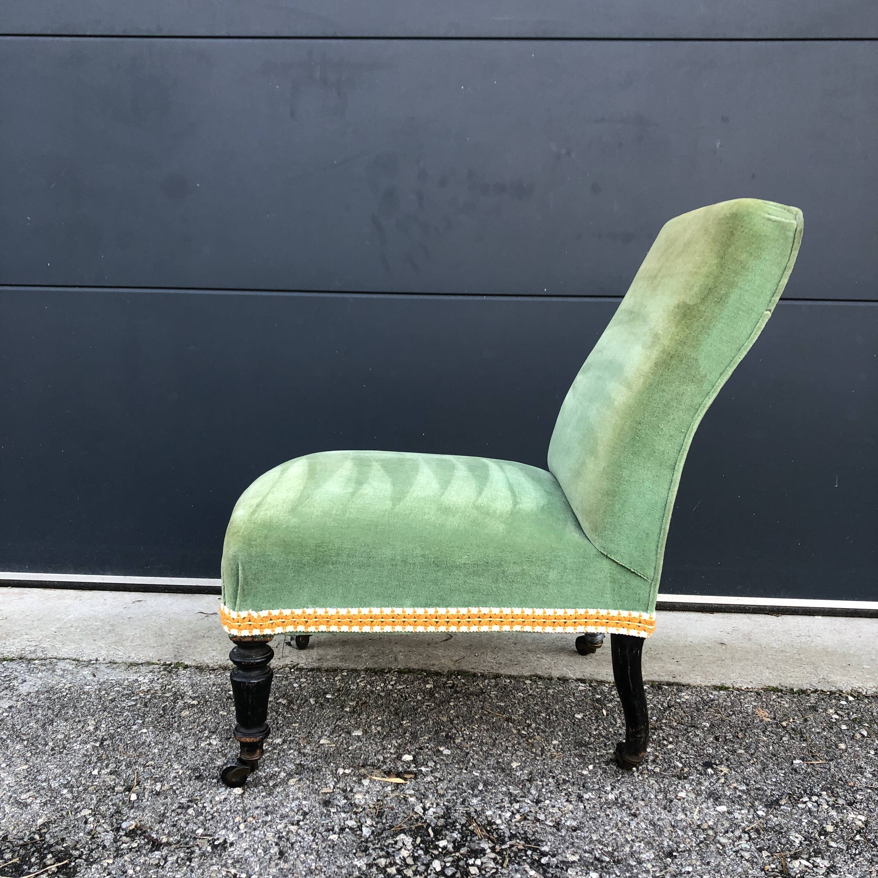 Toad armchair
