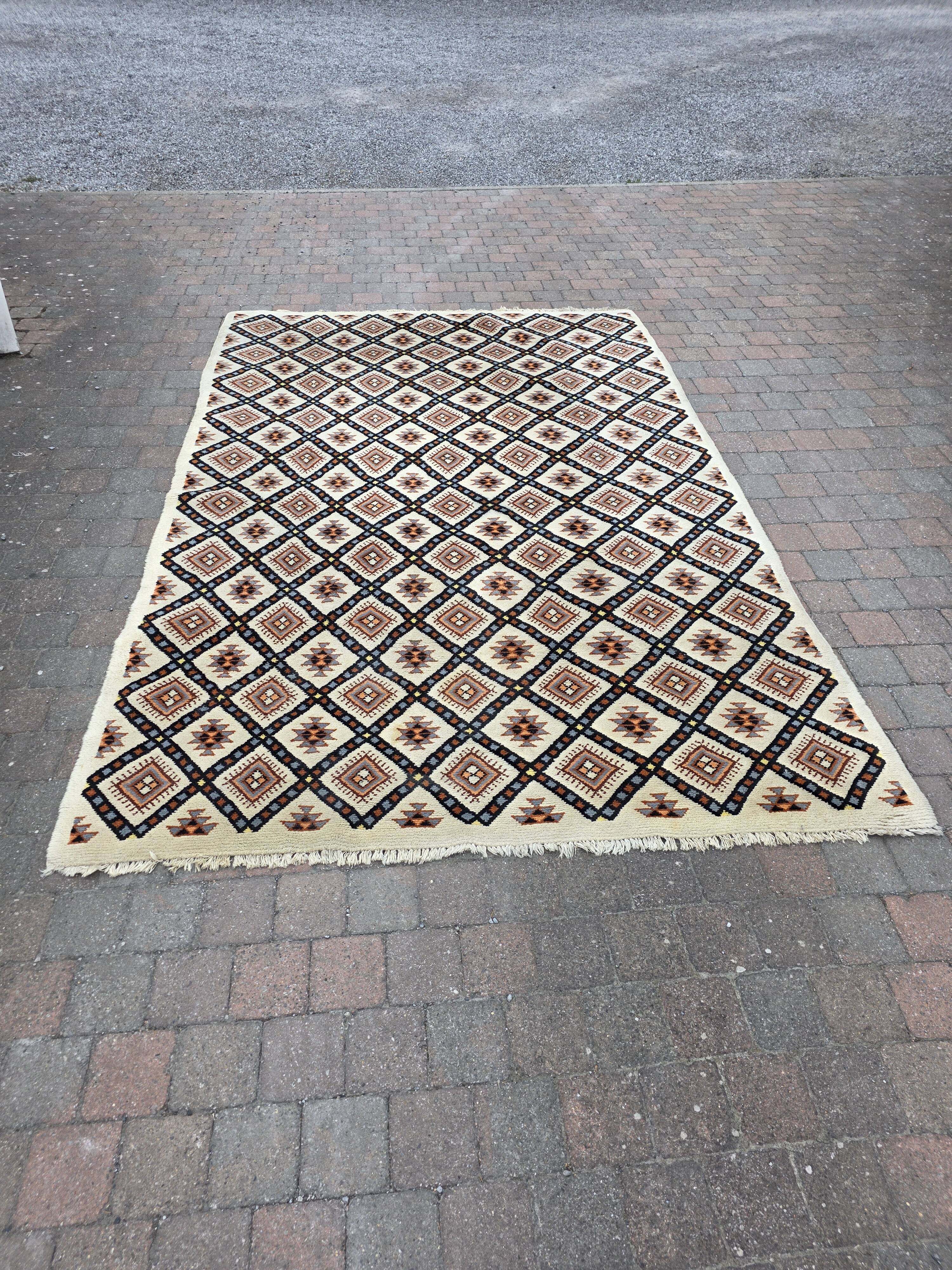 Scandinavian wool rug from the 60s/70s