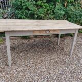 Farm table