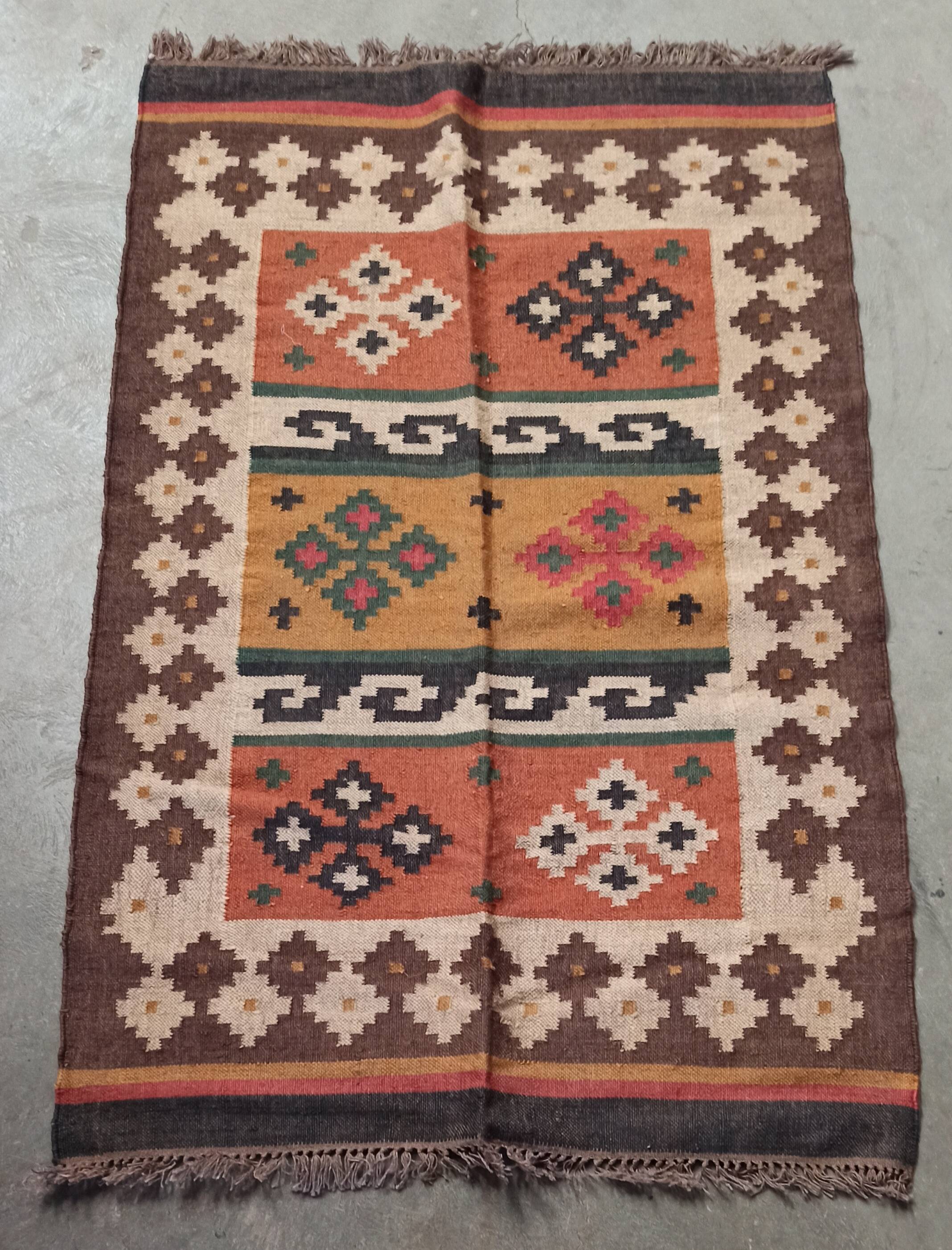 Kilim rug in jute and cotton. 125cm x 195cm