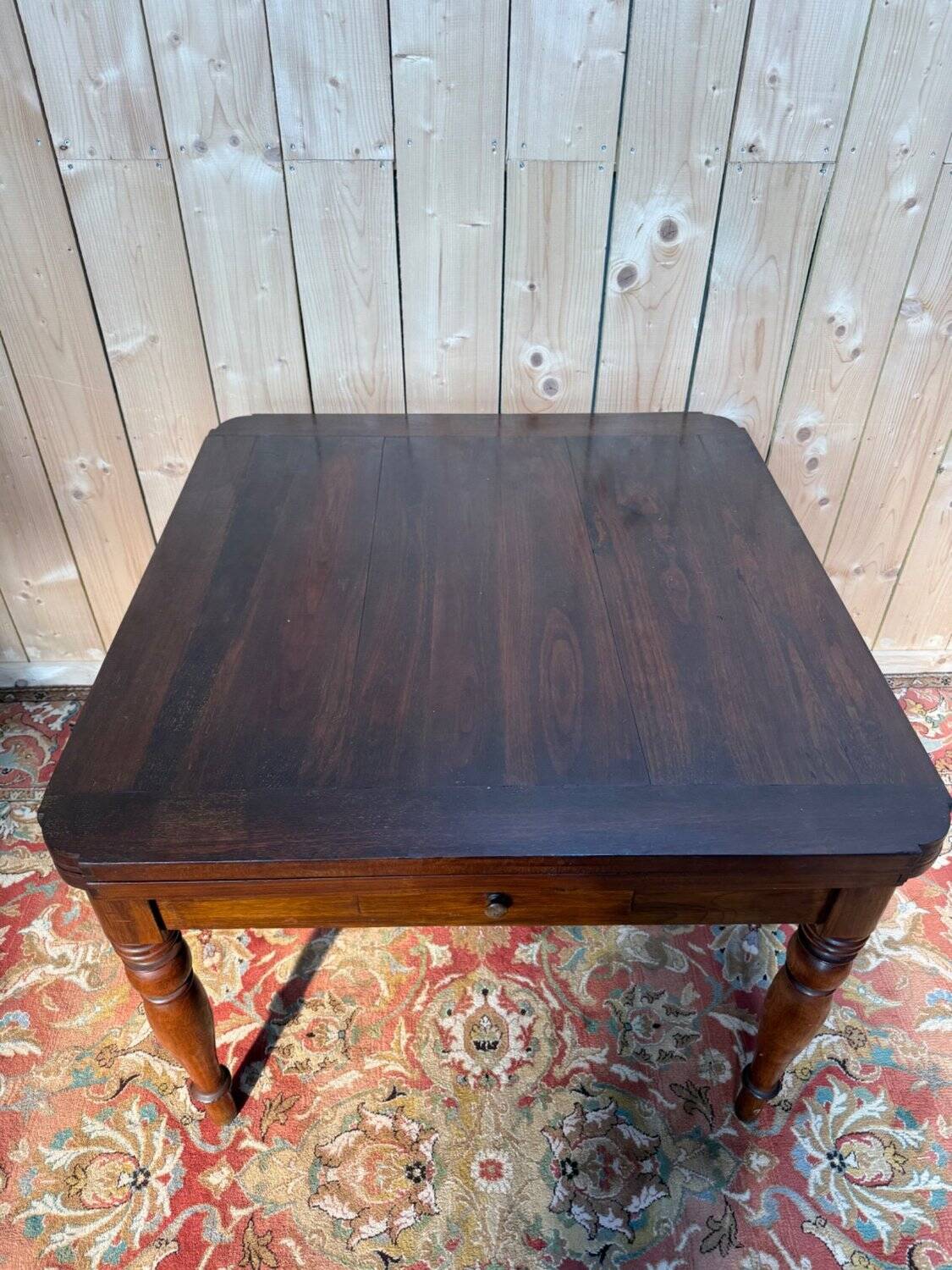 Extendable table with integrated leaves – Second Empire style – 19th century – Solid wood