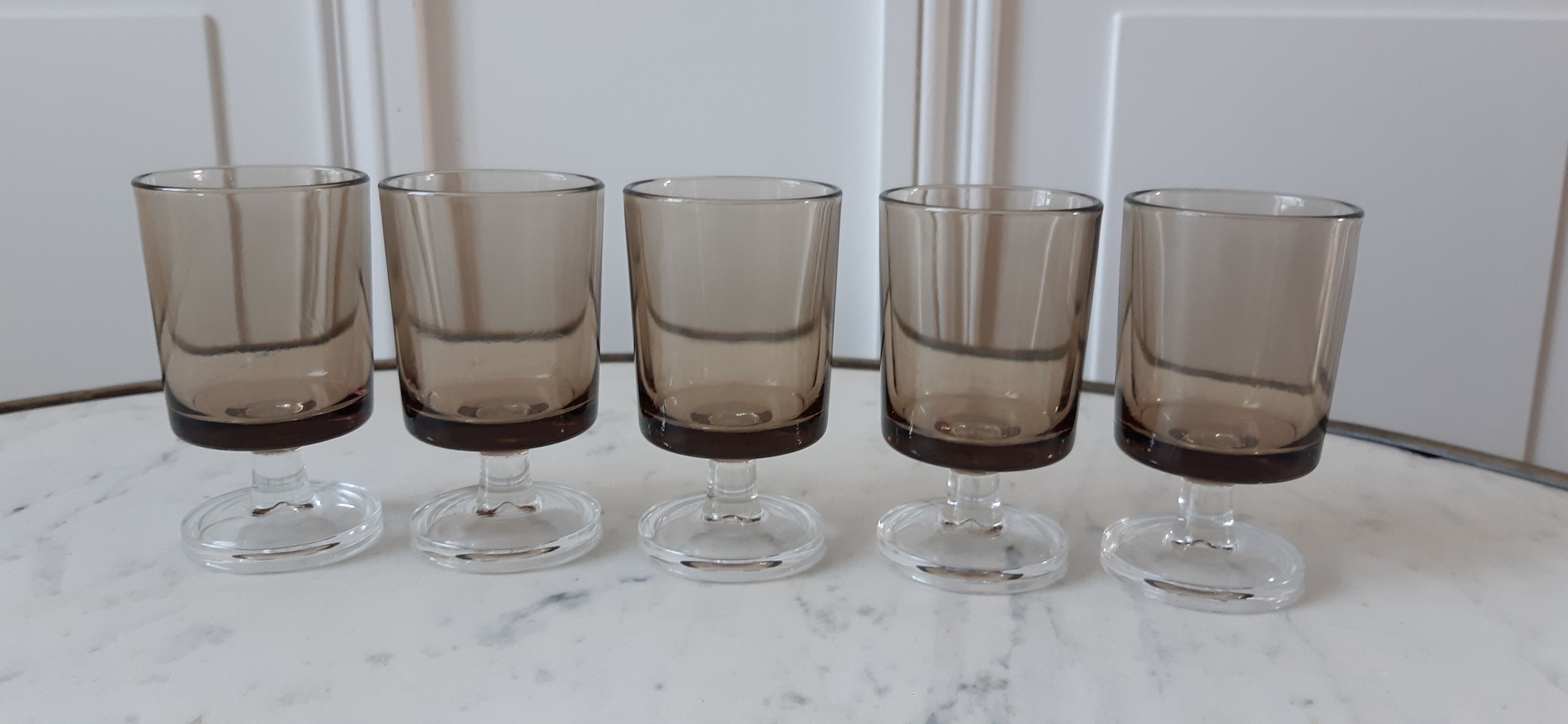 Set of 5 small glasses in smoked glass Made in France 70s