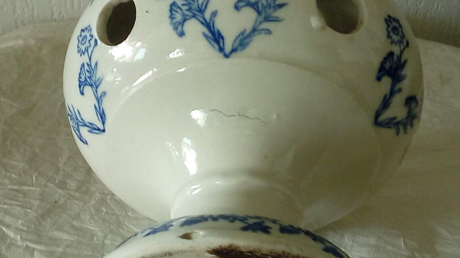Vase pot a crocus en terre d'acier saint uze drome france