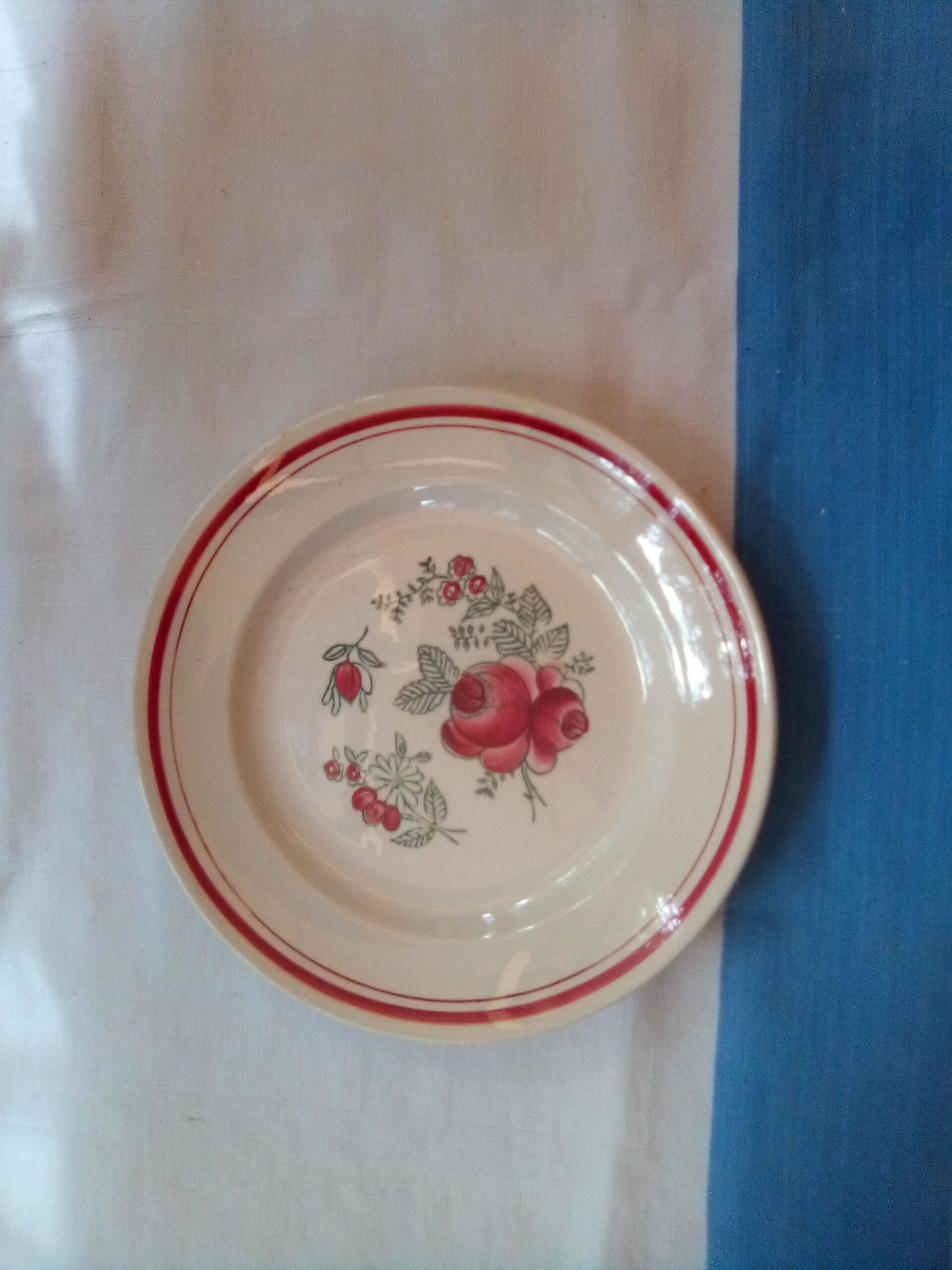 Assorted 8 ancient plates dominating red