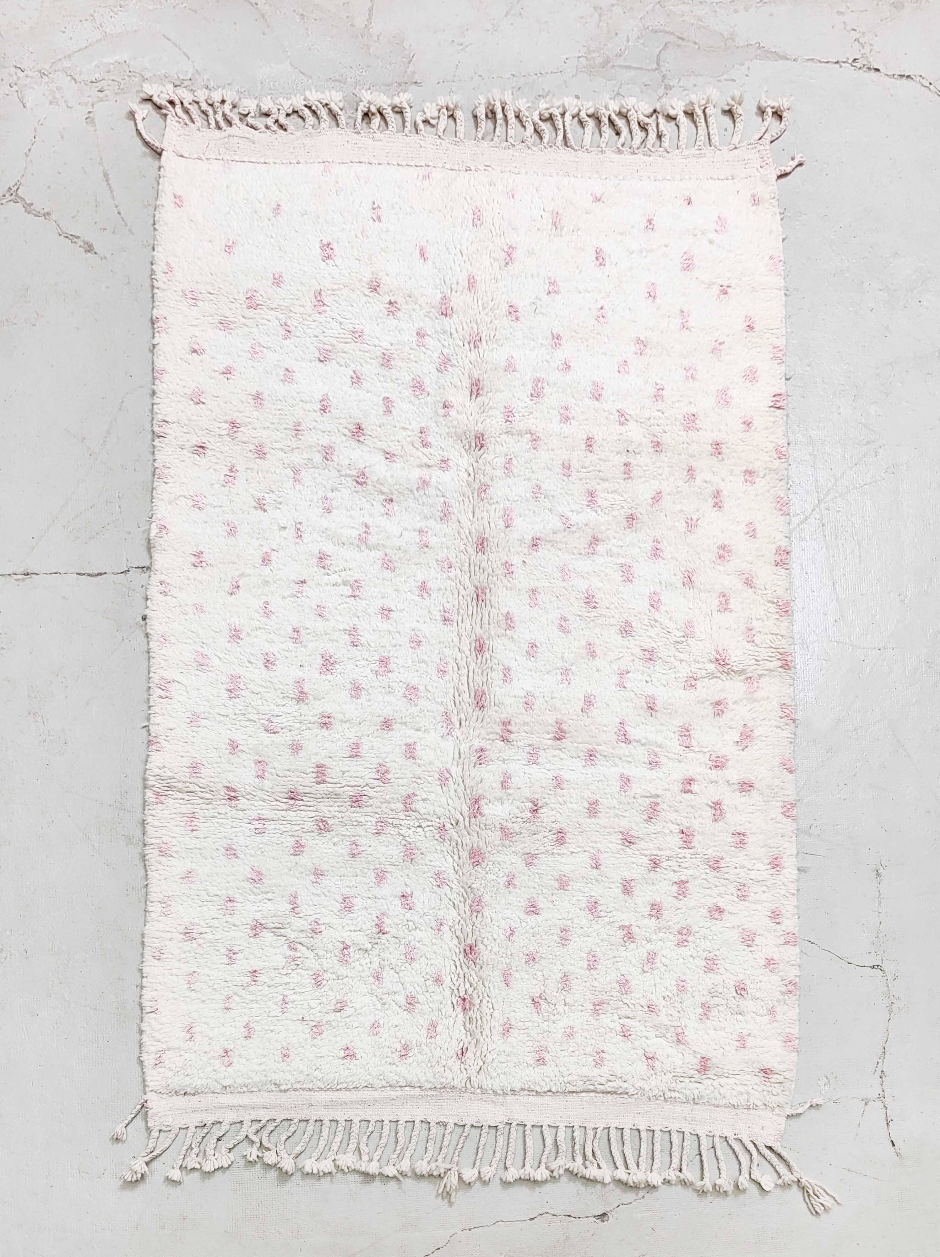 Beni Ouarain Berber rug with pink polka dots