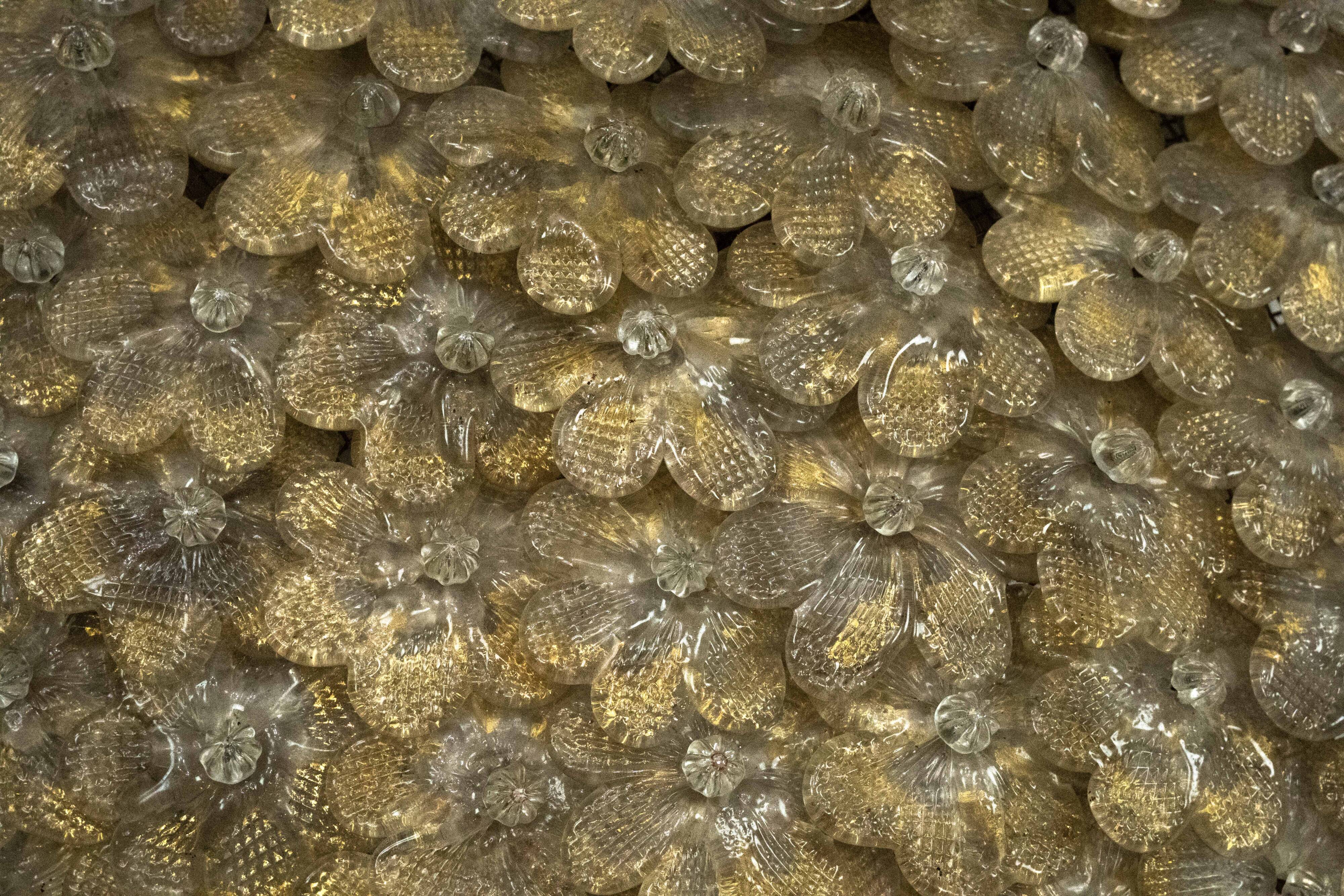 Seguso, XLarge Mid-century Gold Murano glass flowers ceiling lamp. Italy 19