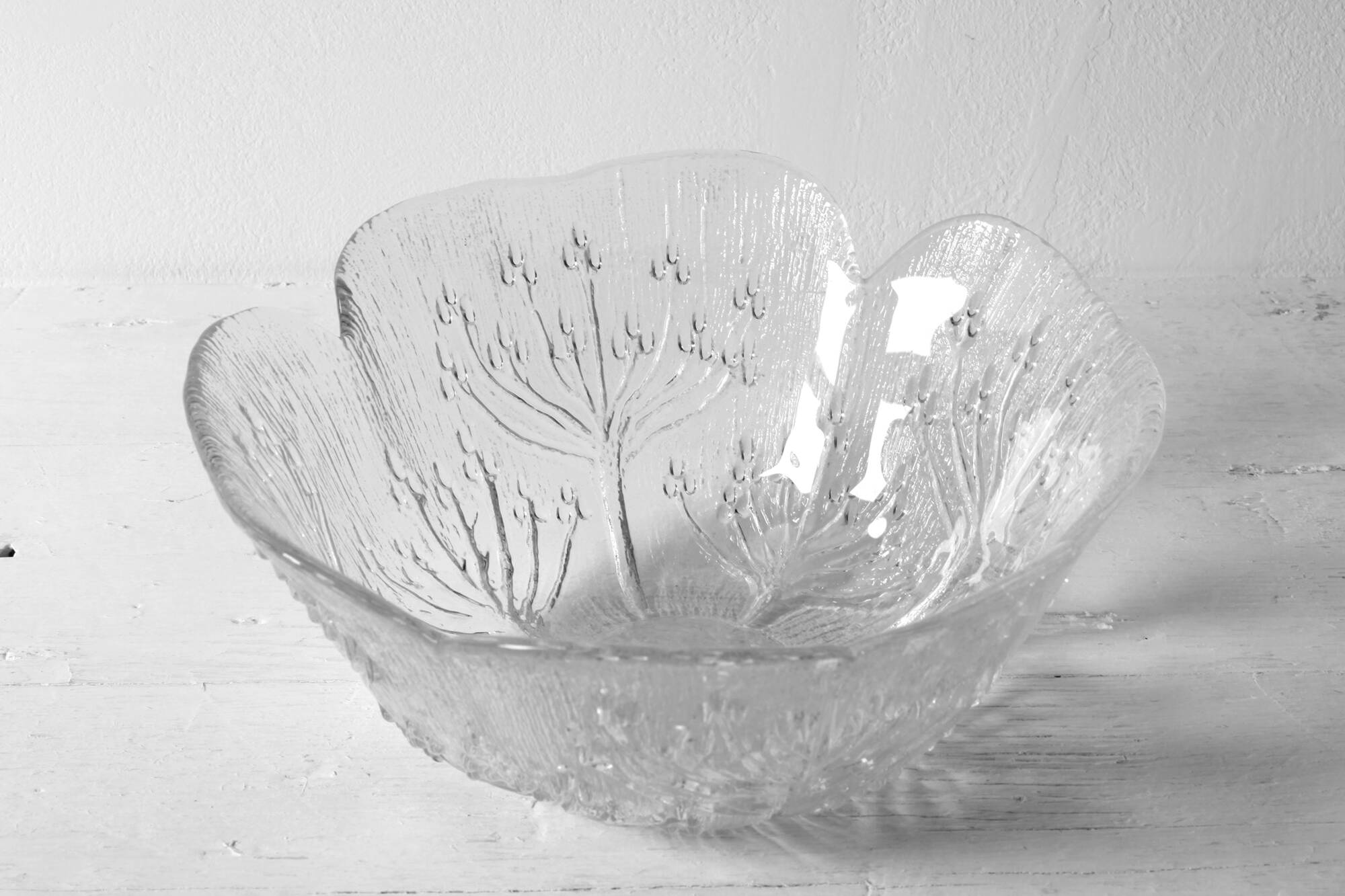 Clear Glass Bowl / Cow Parsley Design by Pertti Kallioinen / Finland / 1970
