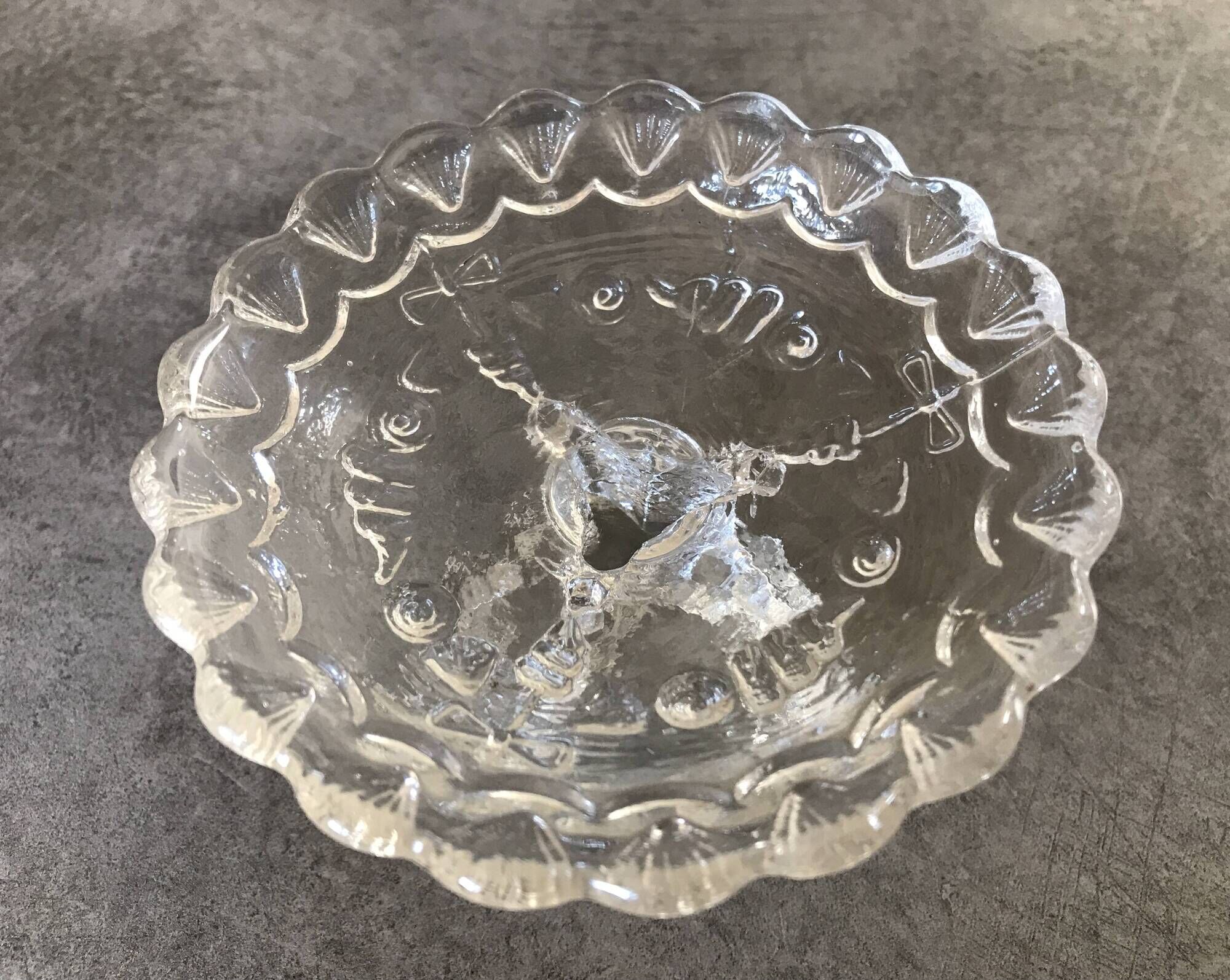 Vide-poche footed bowl in molded glass from portieux vallerysthal