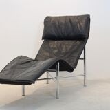 Black leather ‘skye’ chaise longue by Tord Björklund, Sweden 1970s