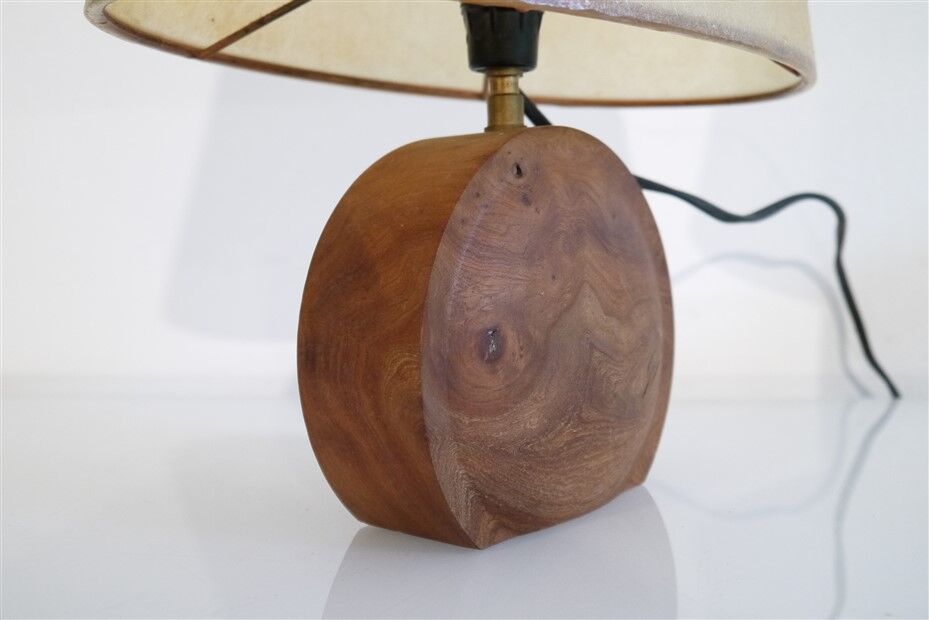Lampe vintage en bois et resine 1960