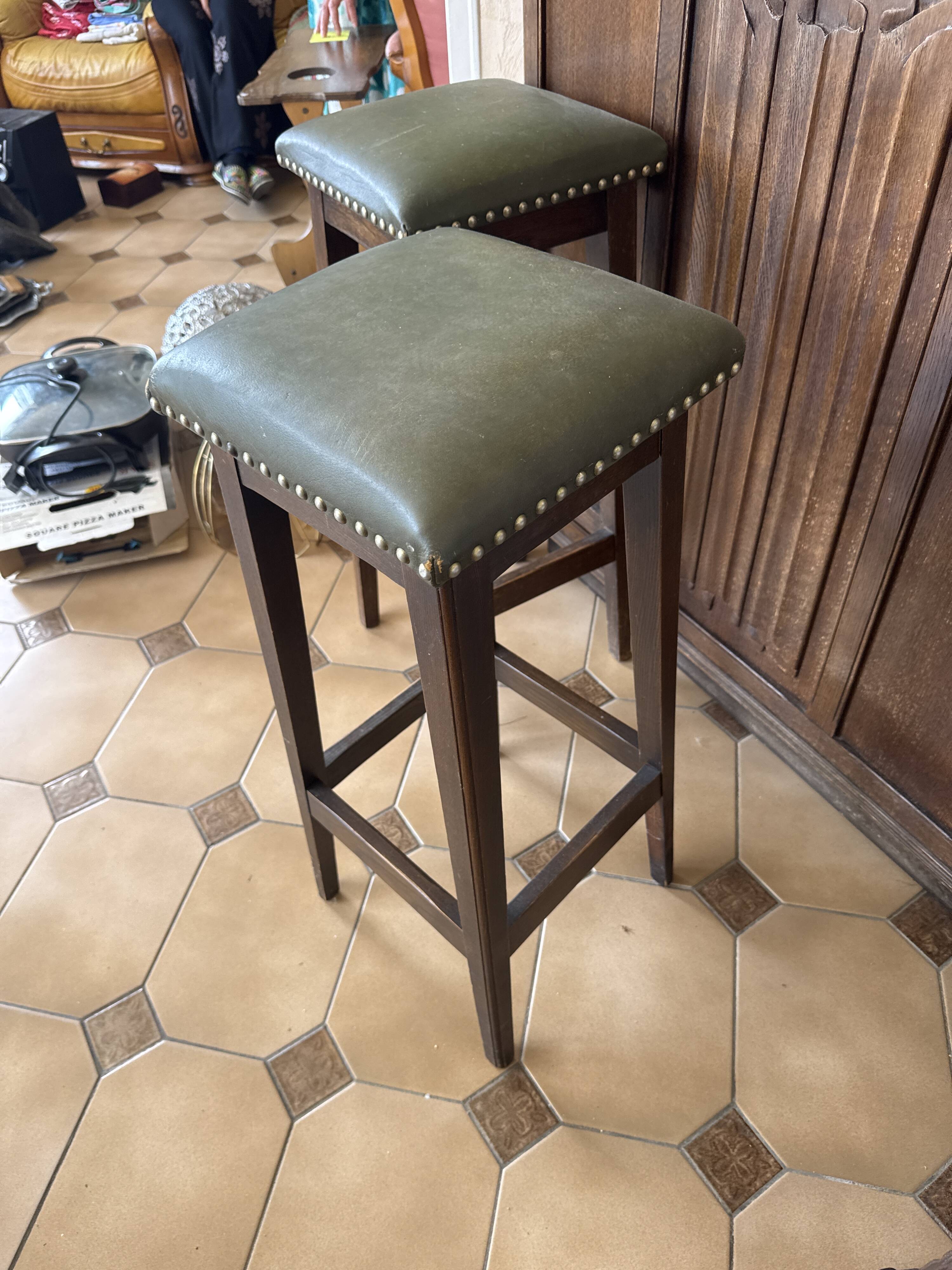 Bar stool